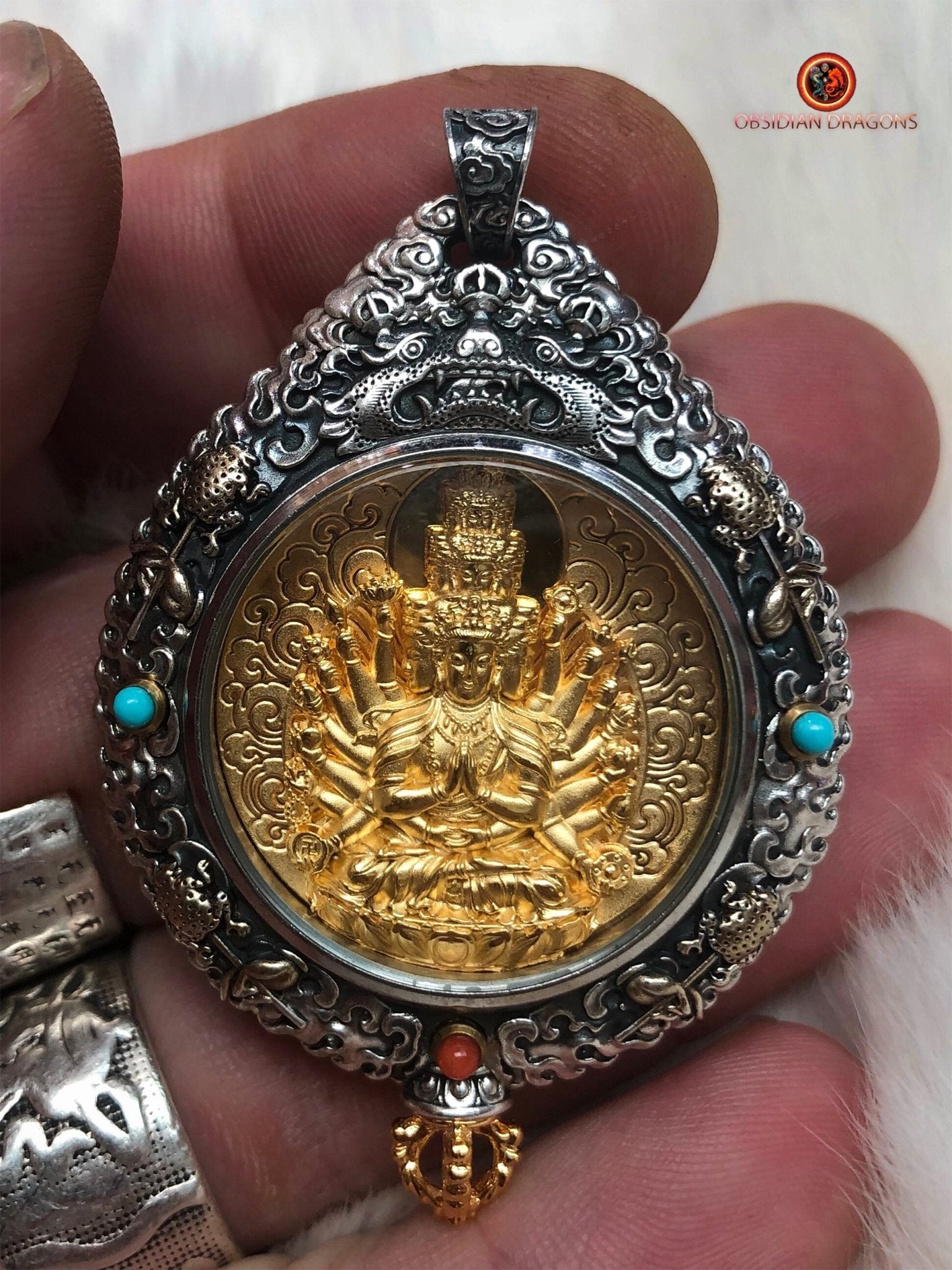 Amulette du Bodhisattva Chenrezig - Protection du Bagua Luo Pan | obsidian dragons