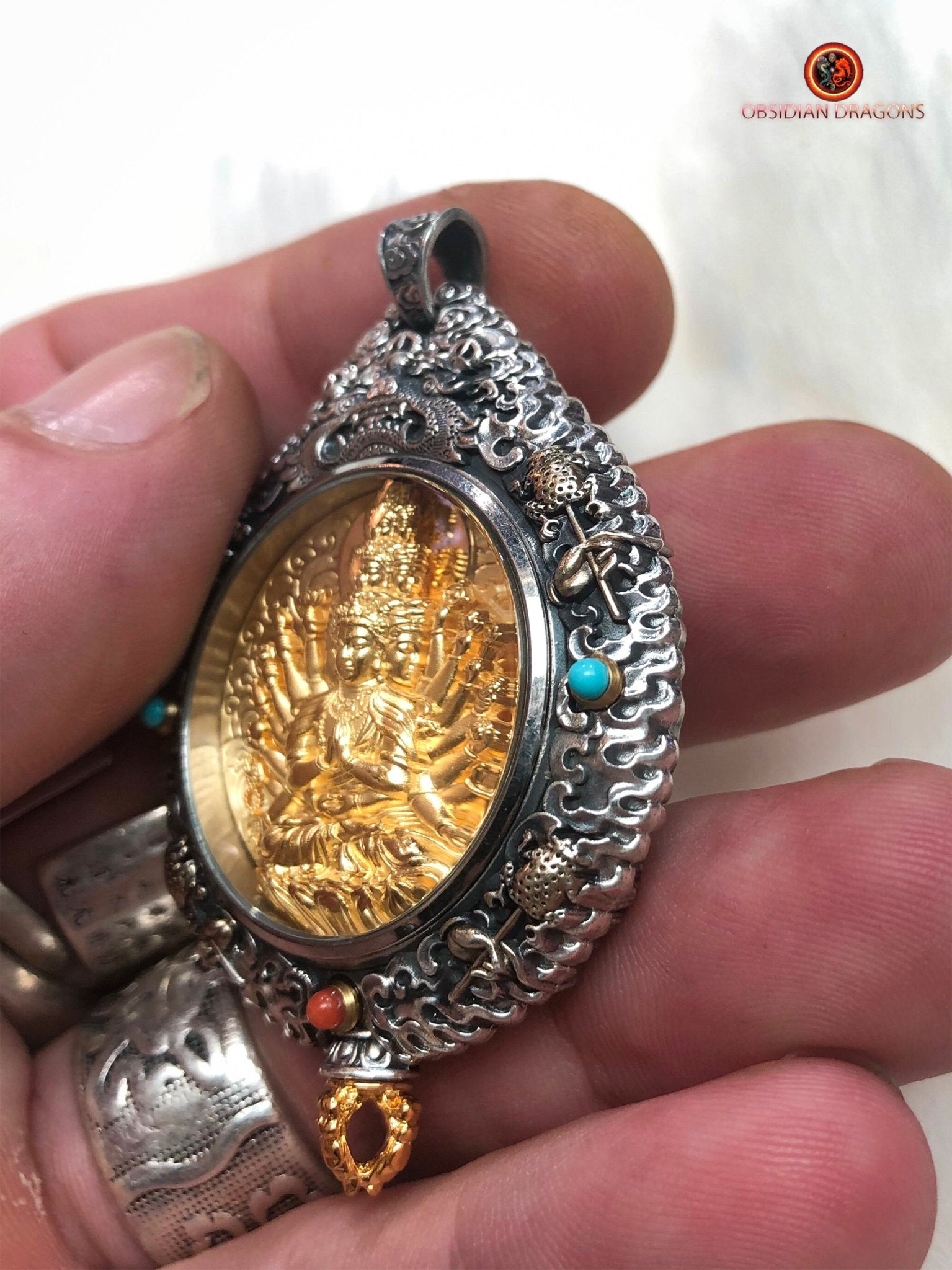 Amulette du Bodhisattva Chenrezig - Protection du Bagua Luo Pan | obsidian dragons
