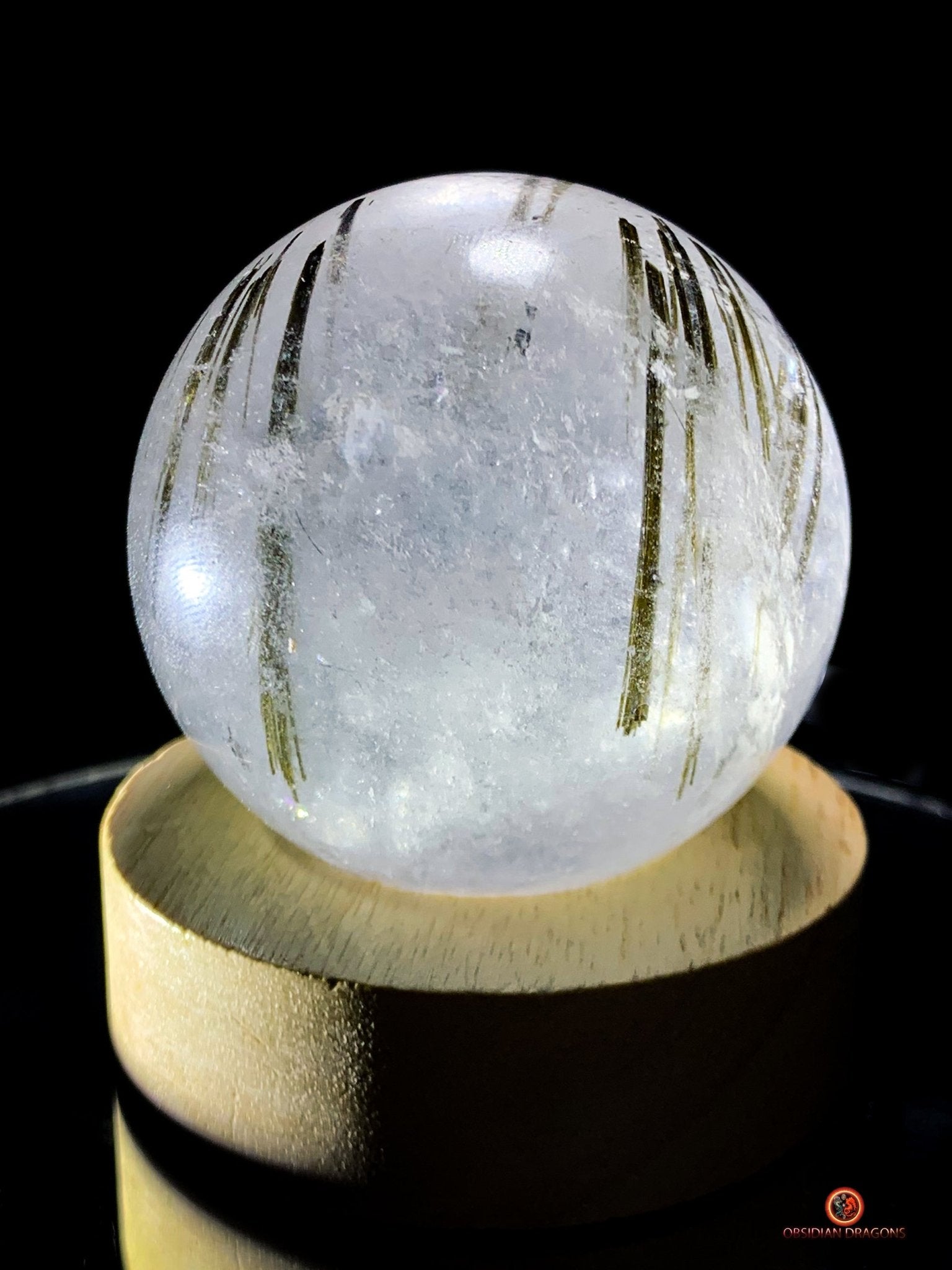 Boule de Cristal de Roche - Inclusions de Tourmalines Vertes | obsidian dragons