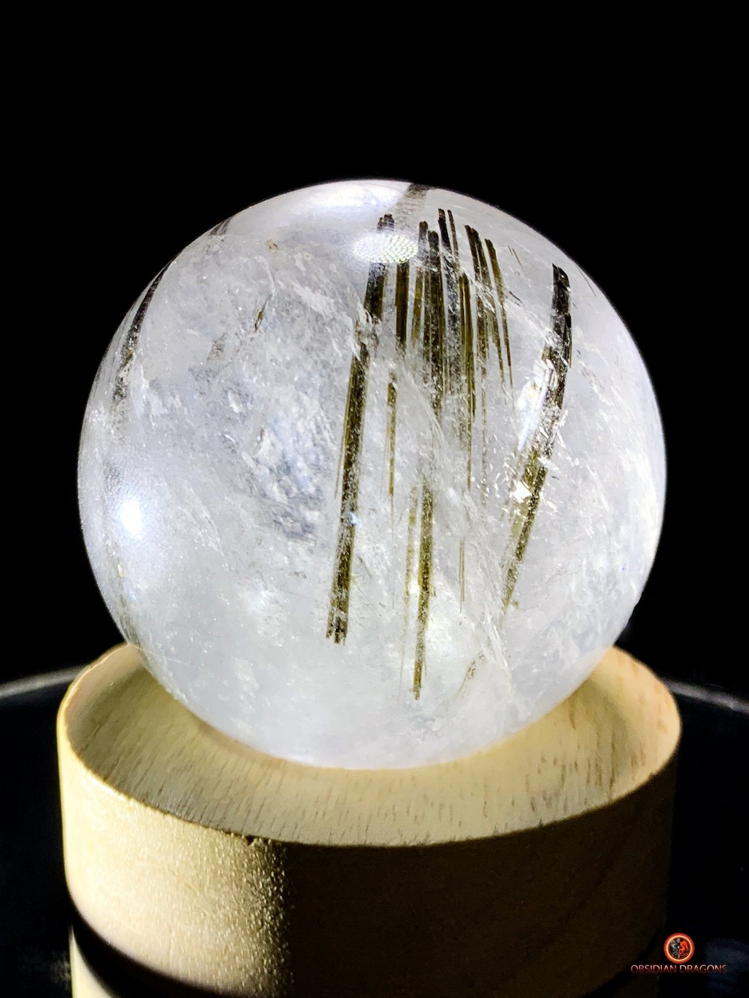 Boule de Cristal de Roche - Inclusions de Tourmalines Vertes | obsidian dragons