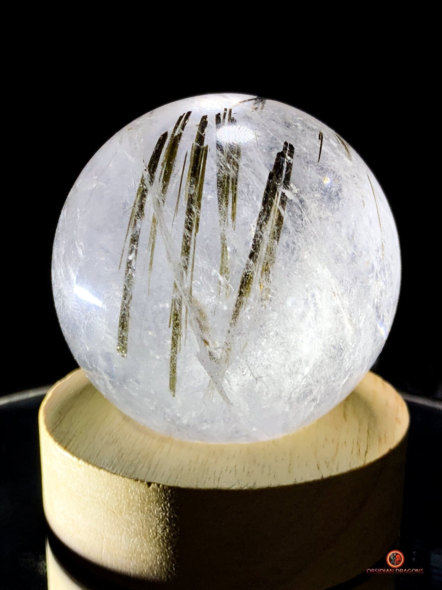 Boule de Cristal de Roche - Inclusions de Tourmalines Vertes | obsidian dragons