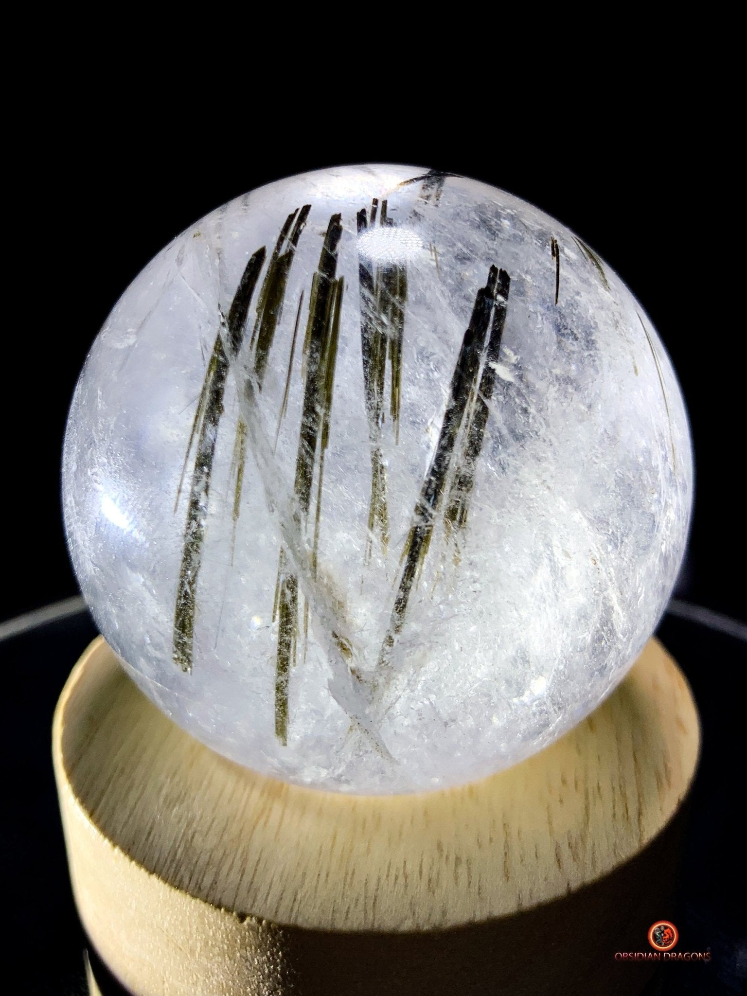 Boule de Cristal de Roche - Inclusions de Tourmalines Vertes | obsidian dragons