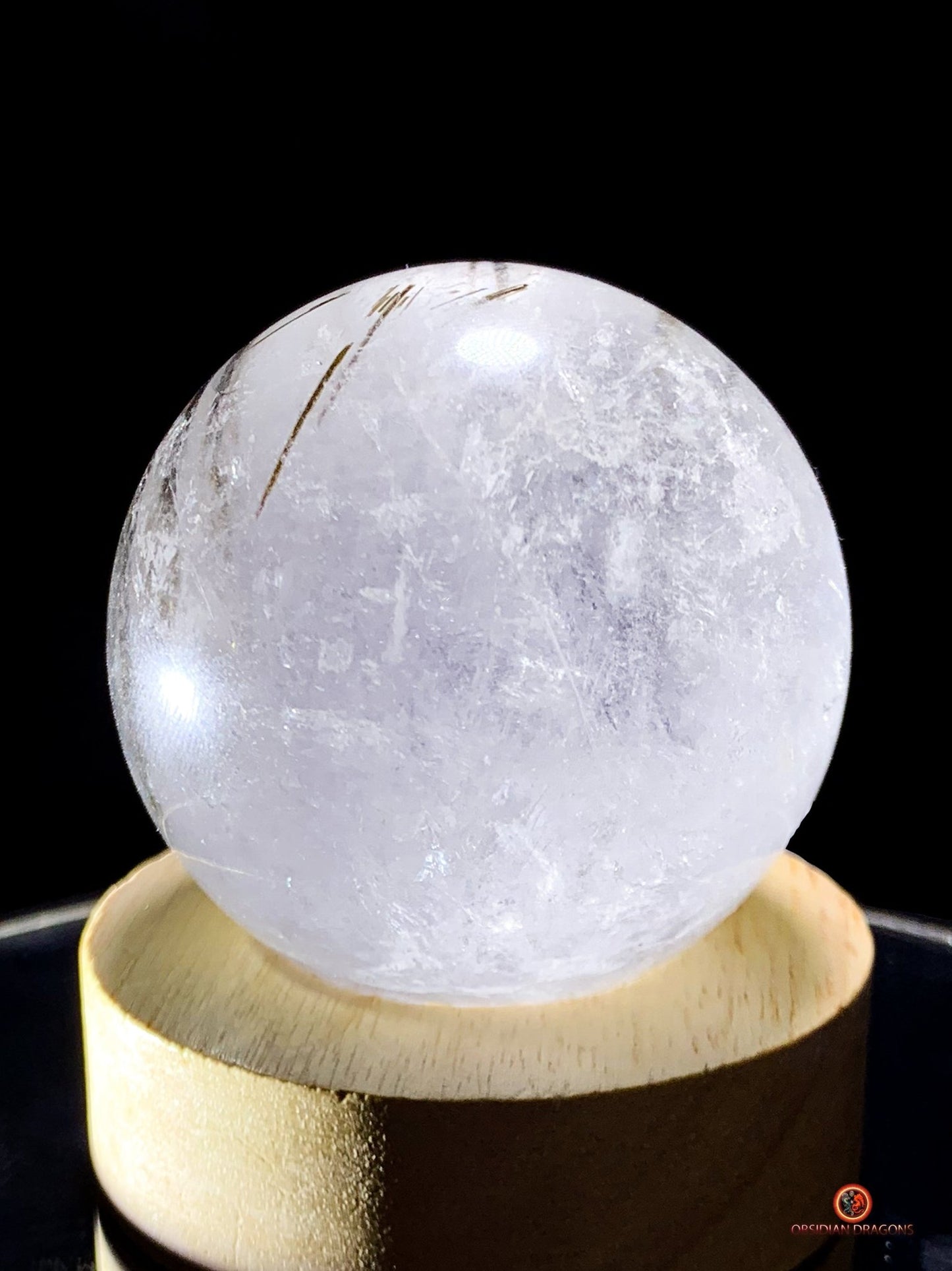 Boule de Cristal de Roche - Inclusions de Tourmalines Vertes | obsidian dragons