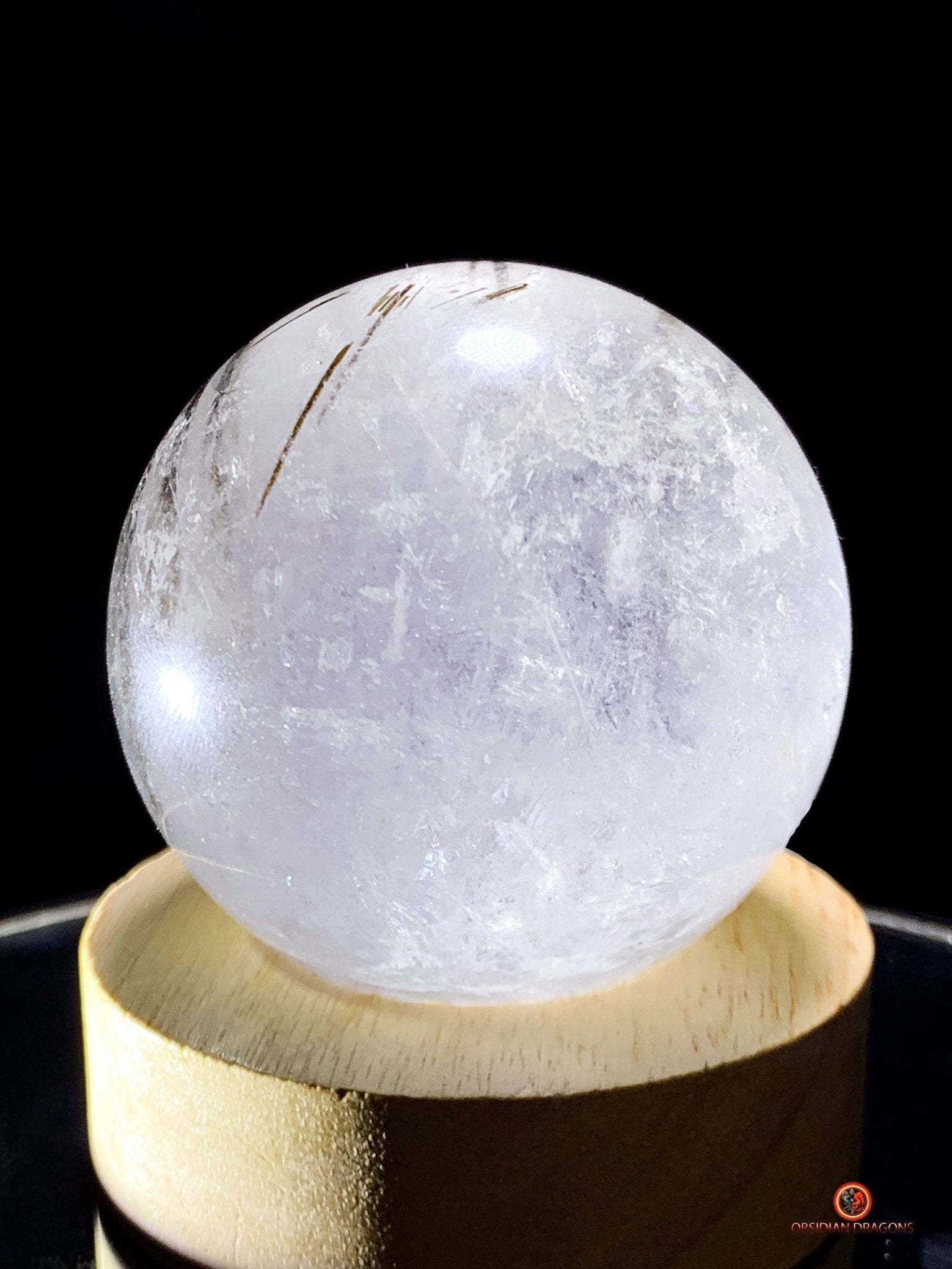 Boule de Cristal de Roche - Inclusions de Tourmalines Vertes | obsidian dragons