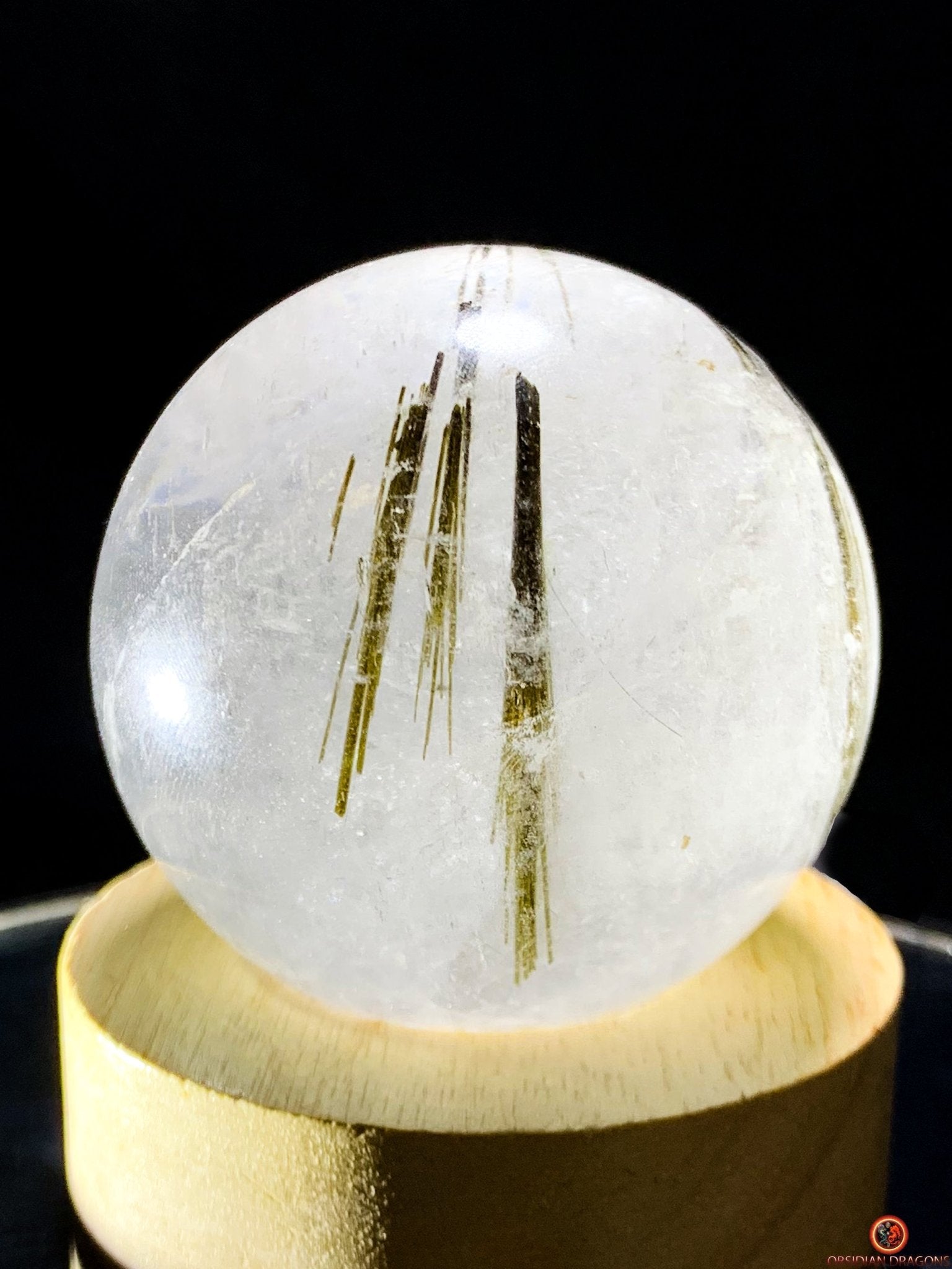 Boule de Cristal de Roche - Inclusions de Tourmalines Vertes | obsidian dragons