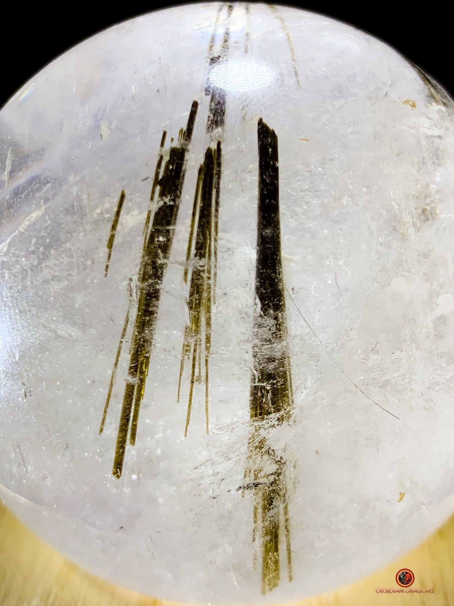 Boule de Cristal de Roche - Inclusions de Tourmalines Vertes | obsidian dragons