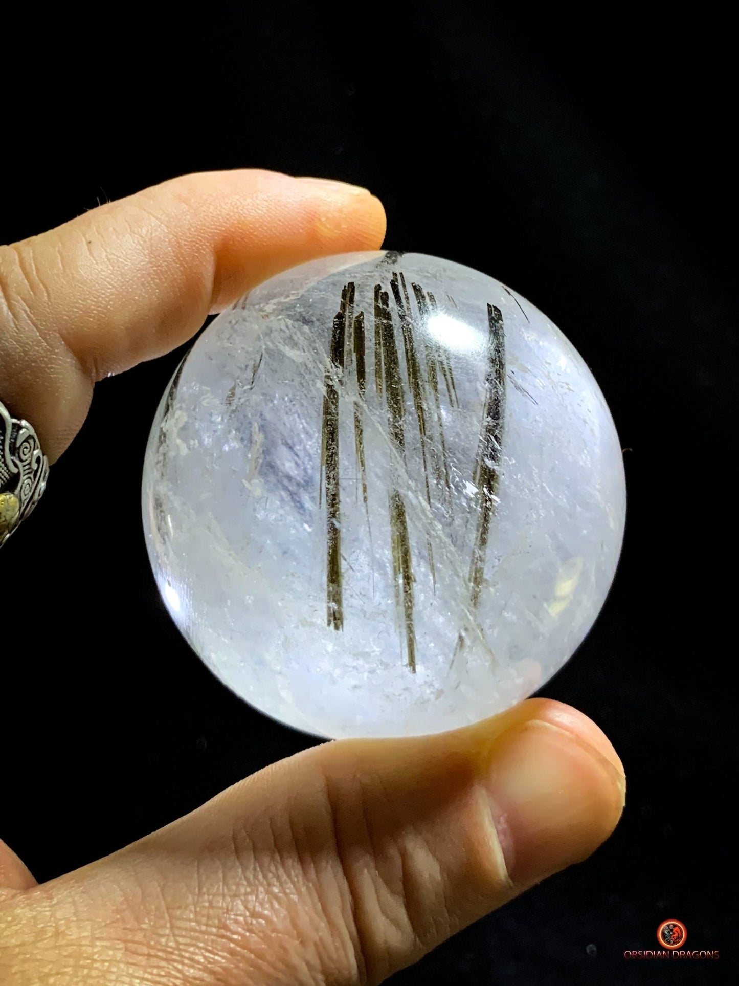 Boule de Cristal de Roche - Inclusions de Tourmalines Vertes | obsidian dragons