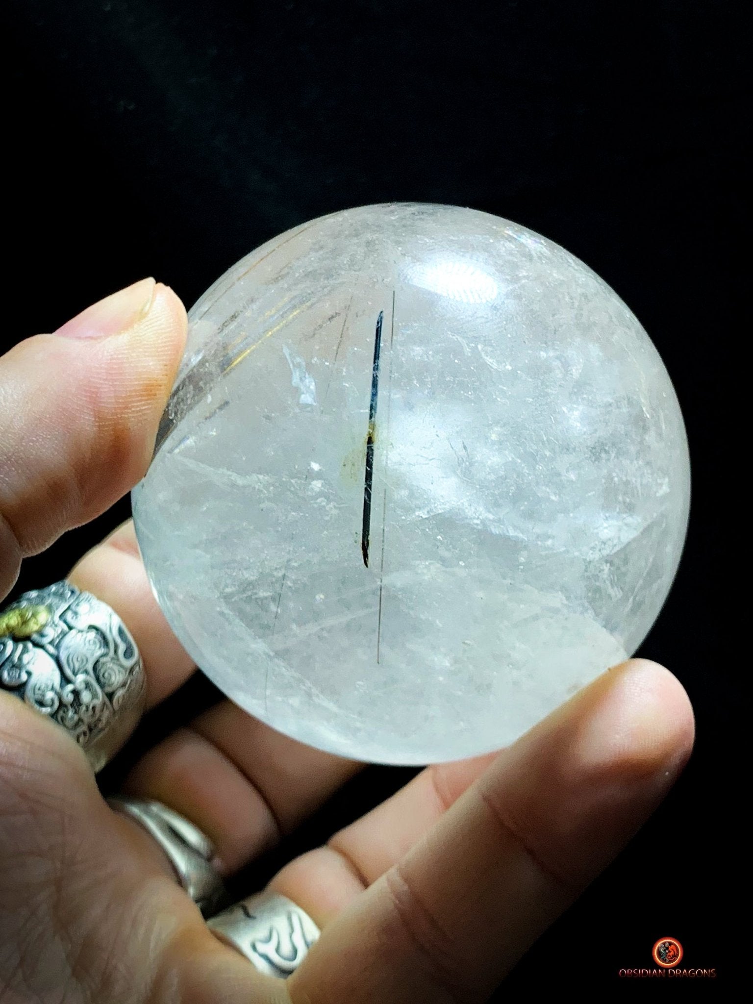 Boule de cristal de roche - inclusions de tourmalines et rutiles | obsidian dragons