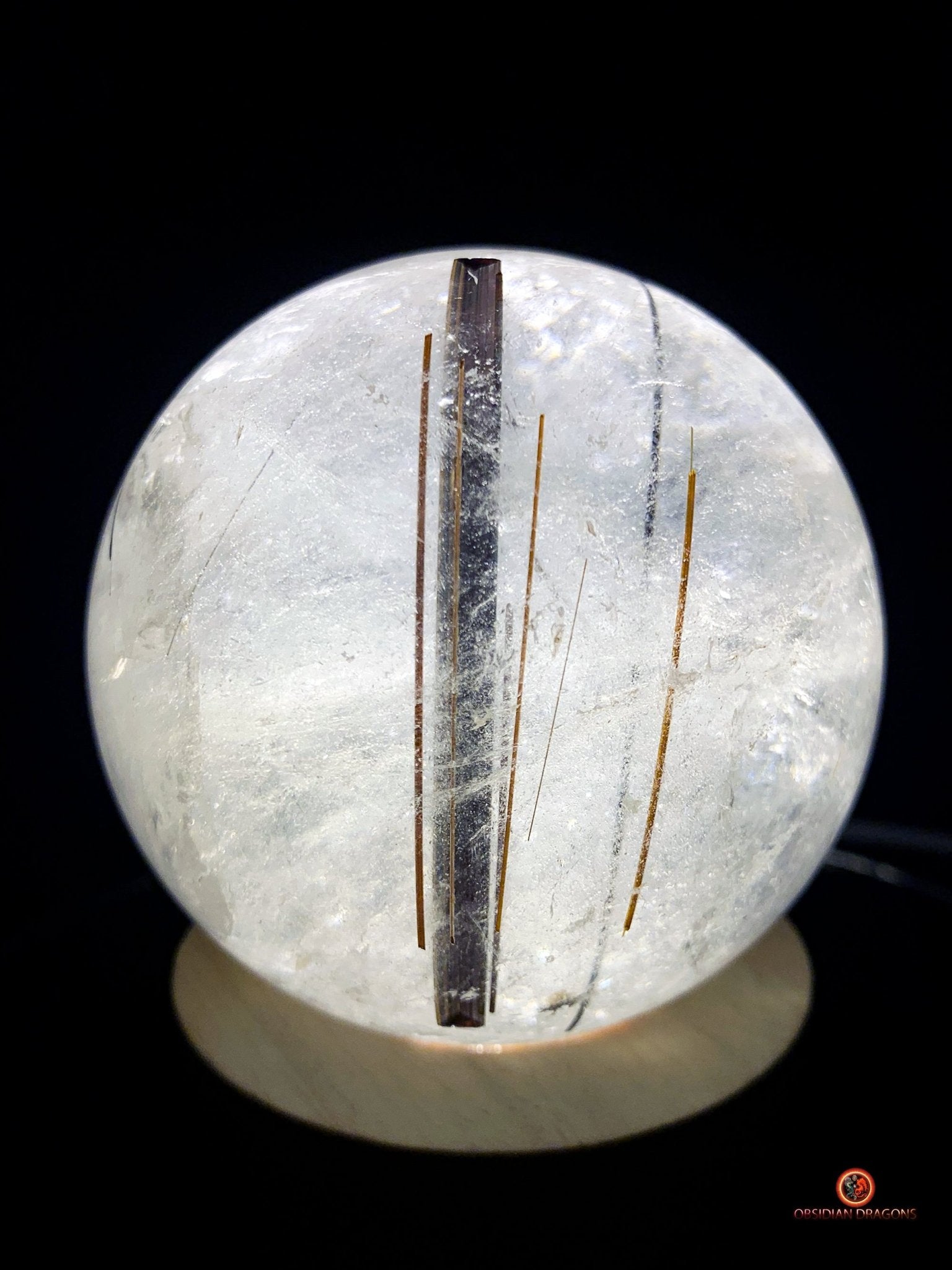 Boule de cristal de roche - inclusions de tourmalines et rutiles | obsidian dragons