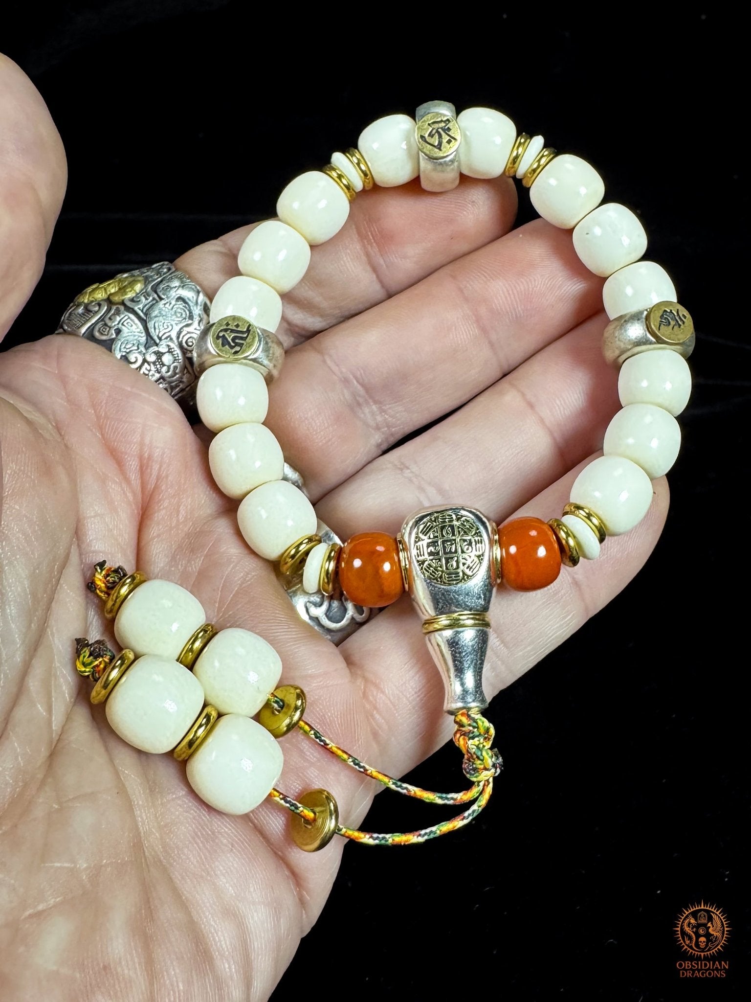 Bracelet bouddhiste en ivoire de mammouth – 3 Bouddhas célestes | obsidian dragons
