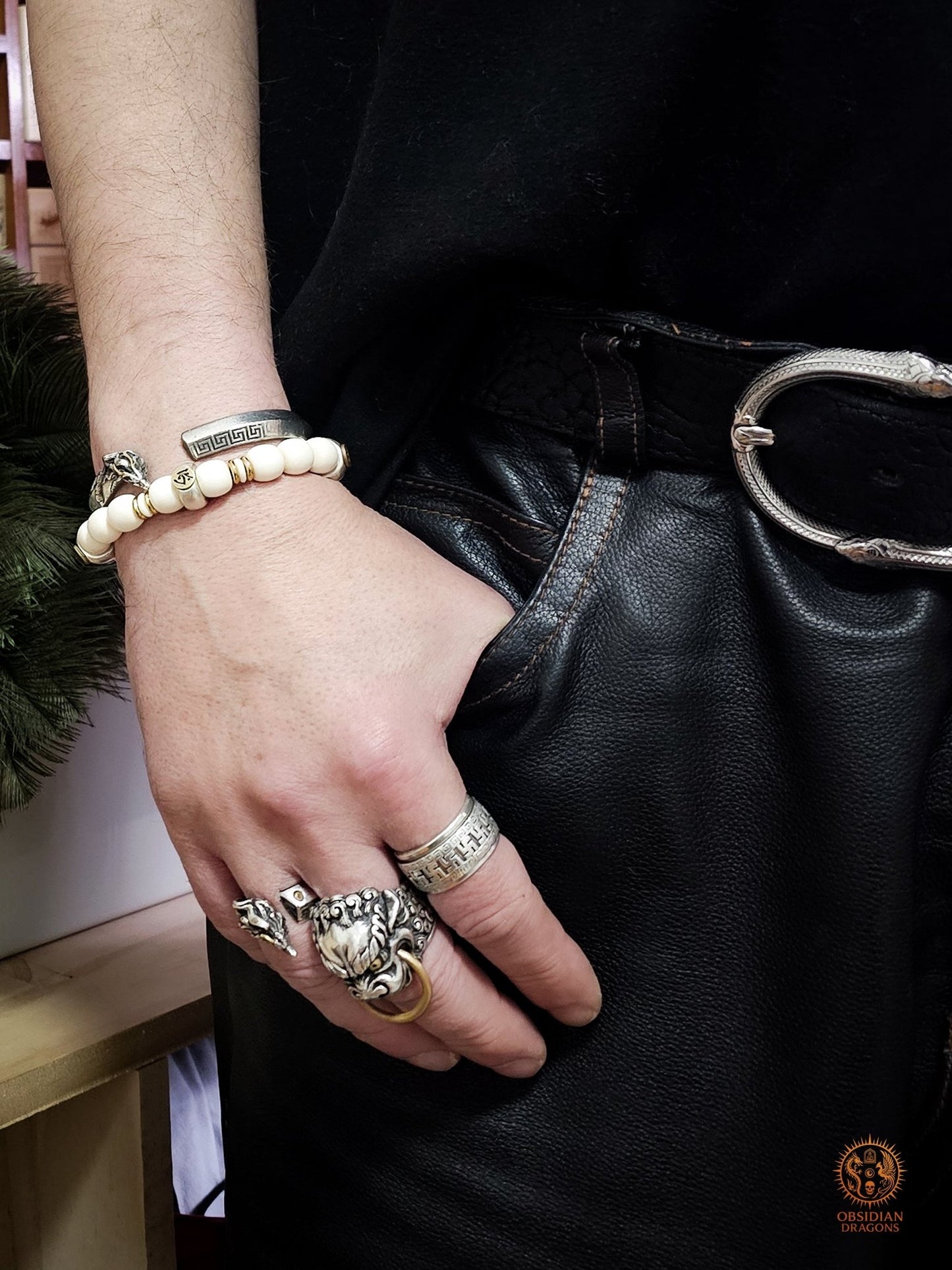 Bracelet bouddhiste en ivoire de mammouth – 3 Bouddhas célestes | obsidian dragons