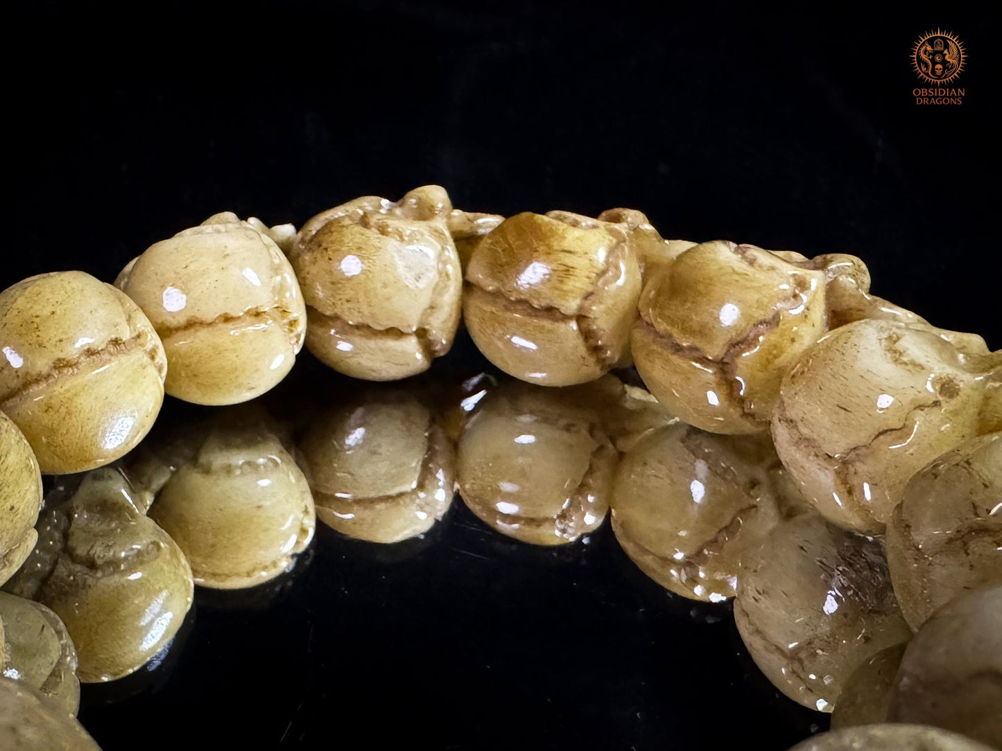 Bracelet crânes en os de buffle – Memento mori artisanal | obsidian dragons