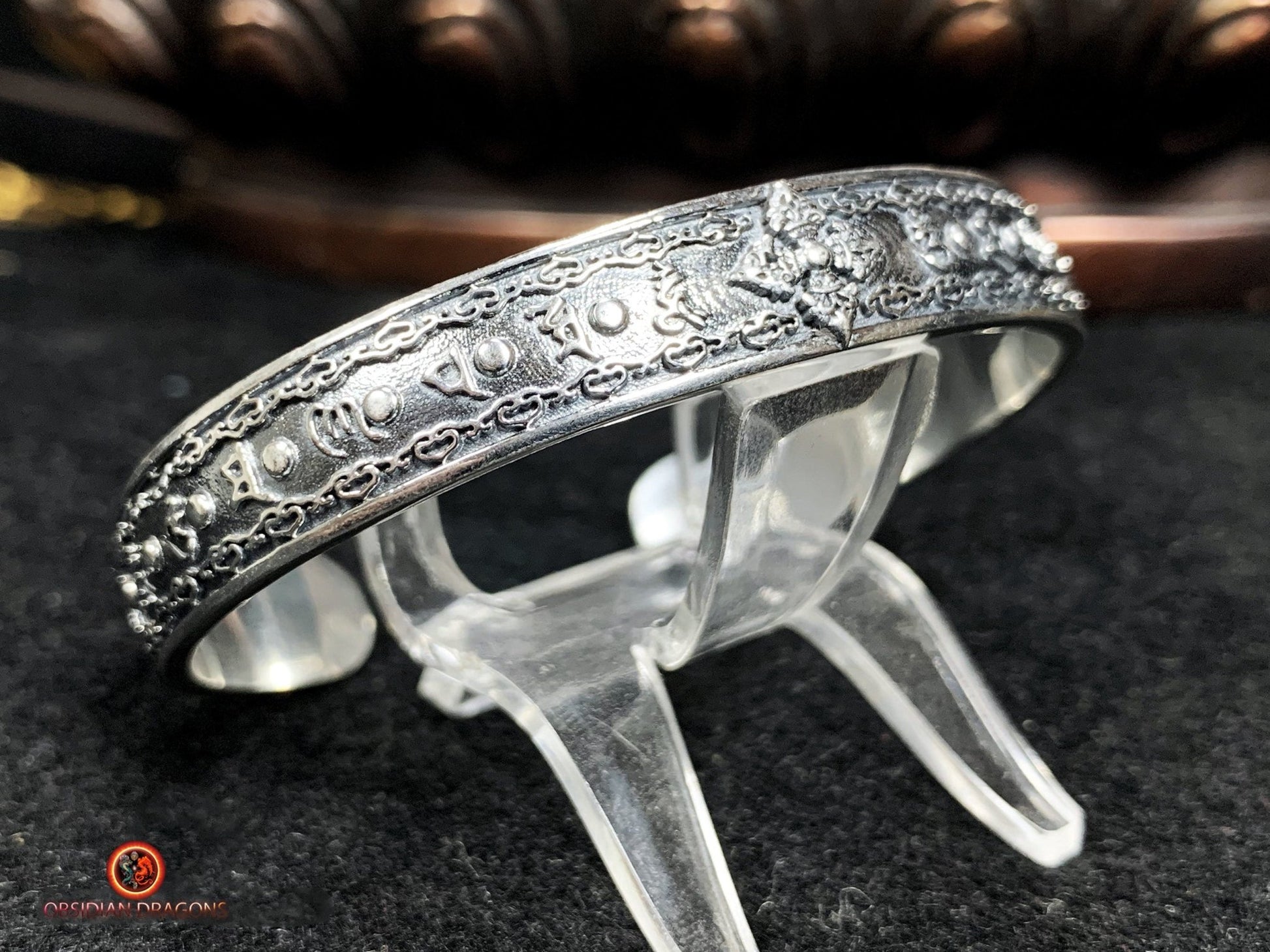 Bracelet manchette tibétain en argent - Dorjé et mantra | obsidian dragons