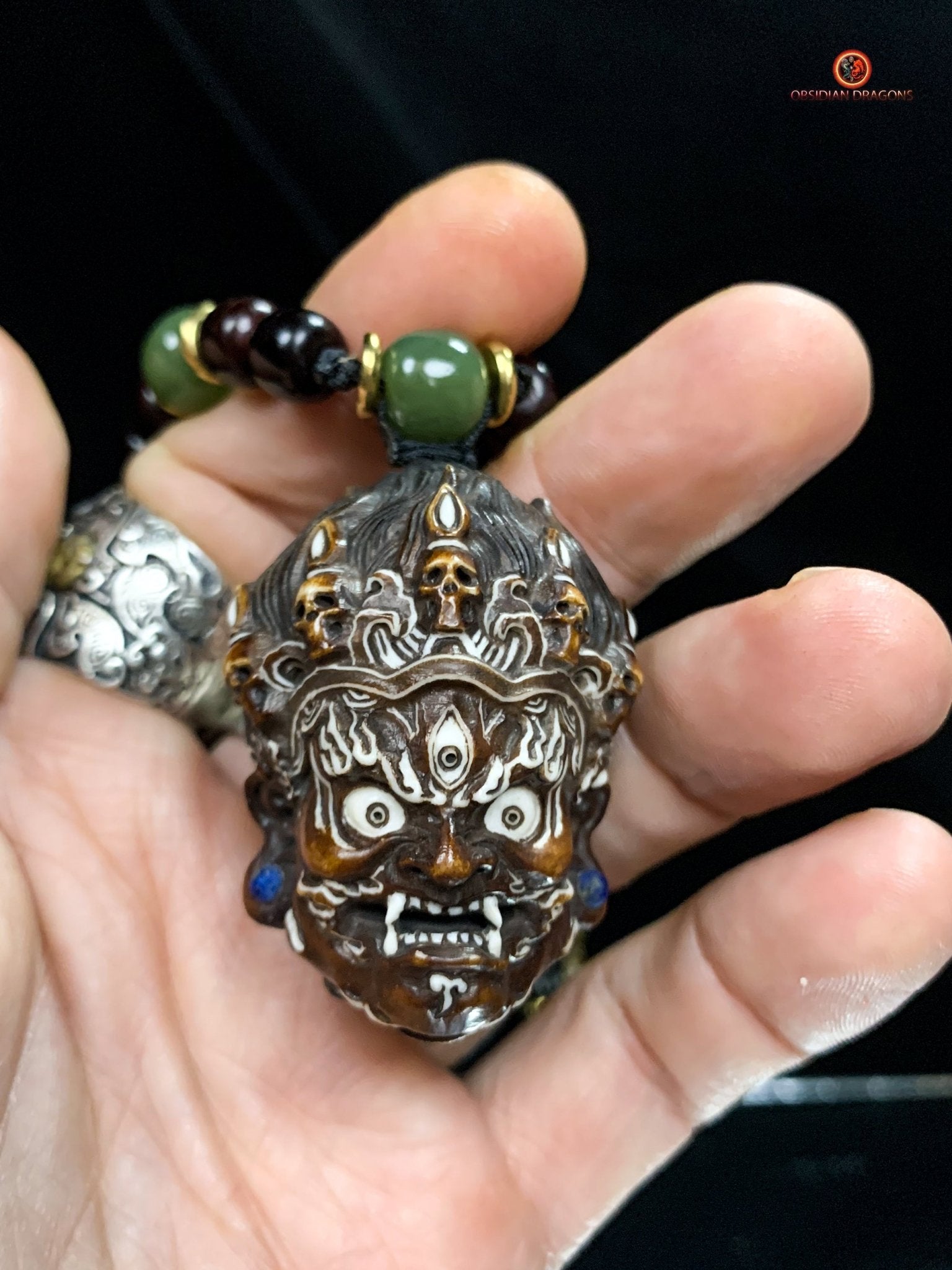 Collier bouddhiste tibétain rare - Pendentif Mahakala | obsidian dragons