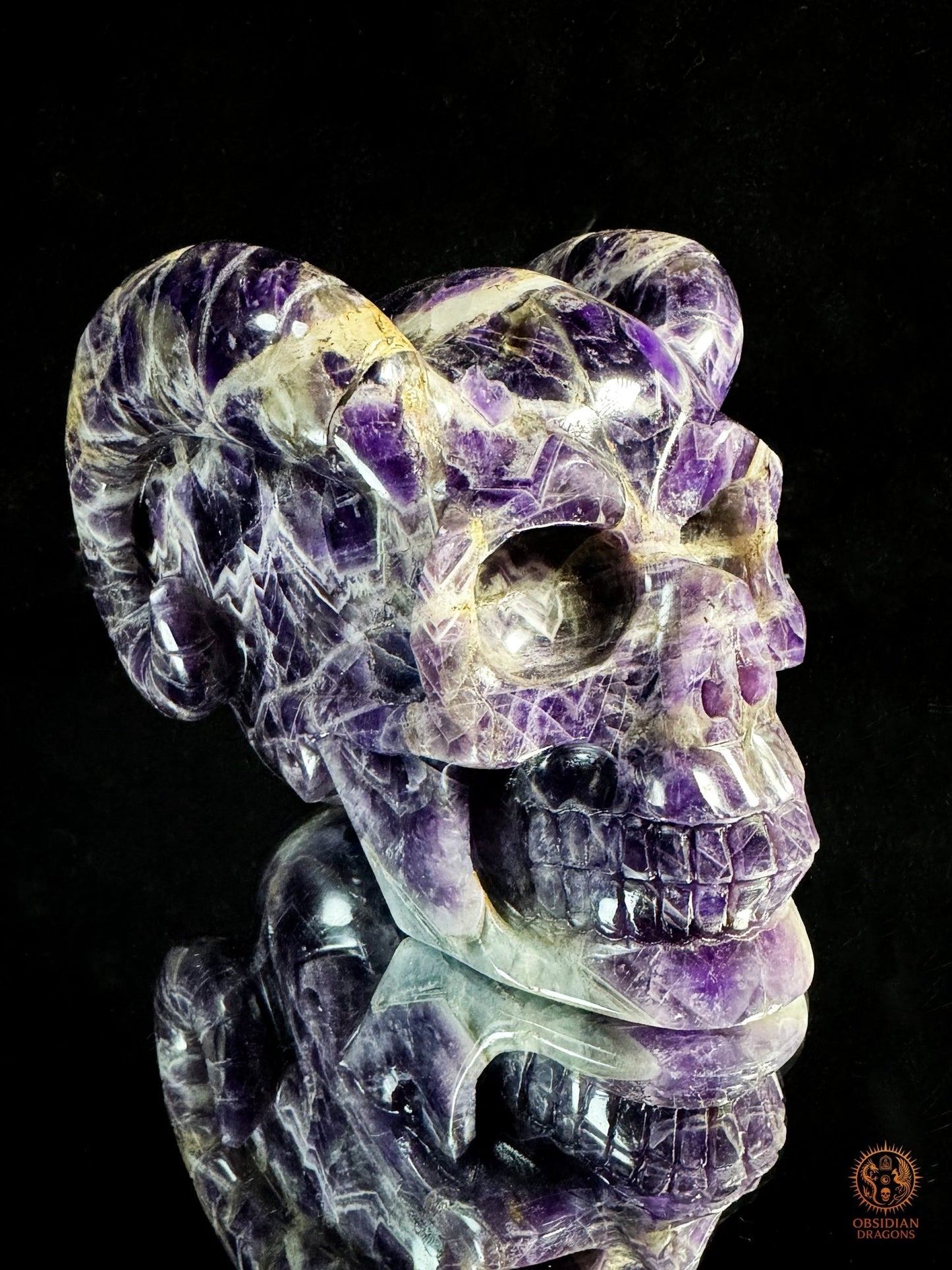 Crâne Cornu en Améthyste Chevron – Totem des Dieux Anciens | obsidian dragons