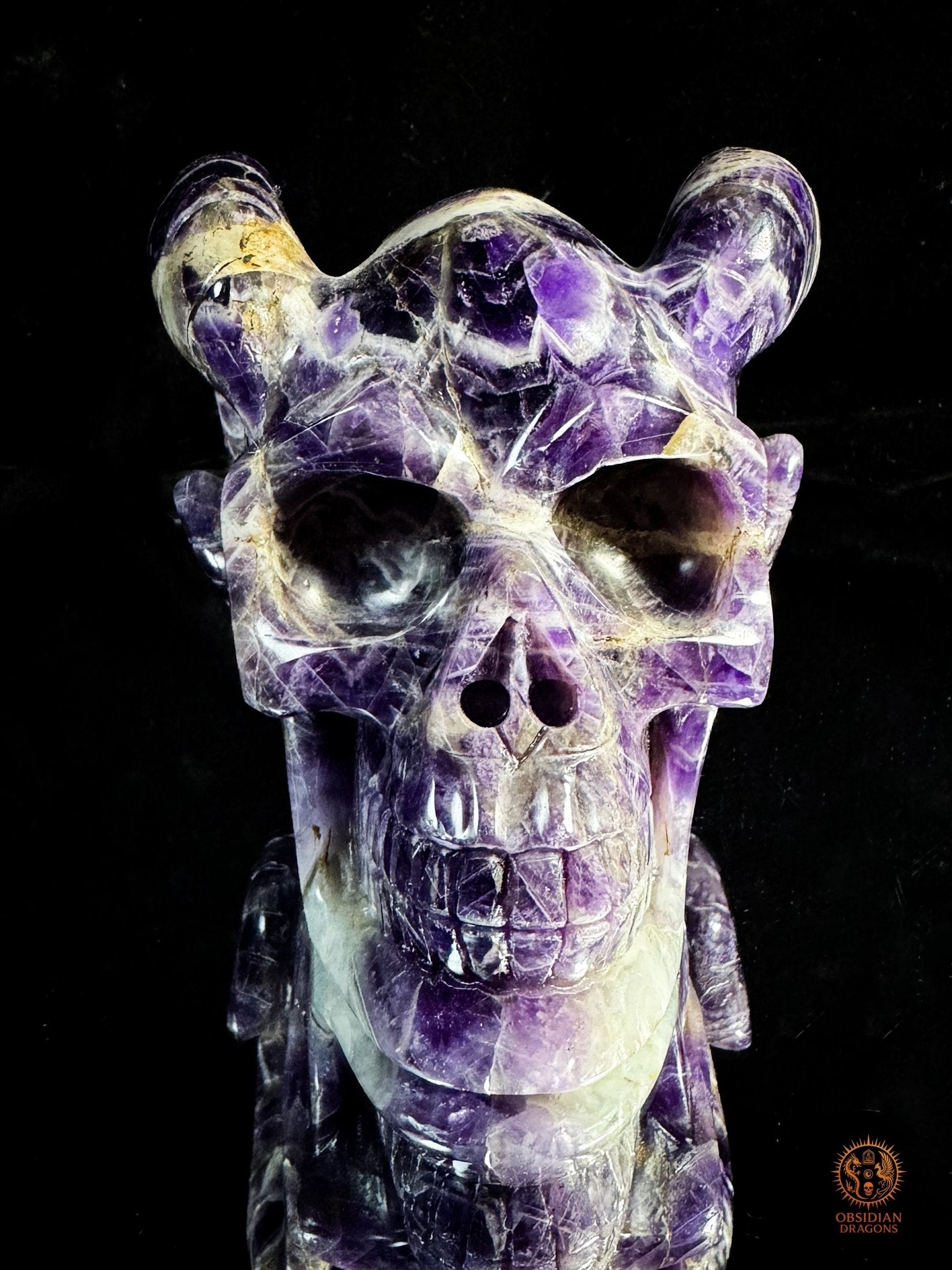 Crâne Cornu en Améthyste Chevron – Totem des Dieux Anciens | obsidian dragons