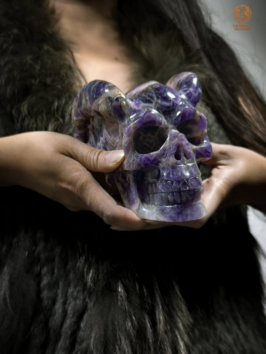 Crâne Cornu en Améthyste Chevron – Totem des Dieux Anciens | obsidian dragons