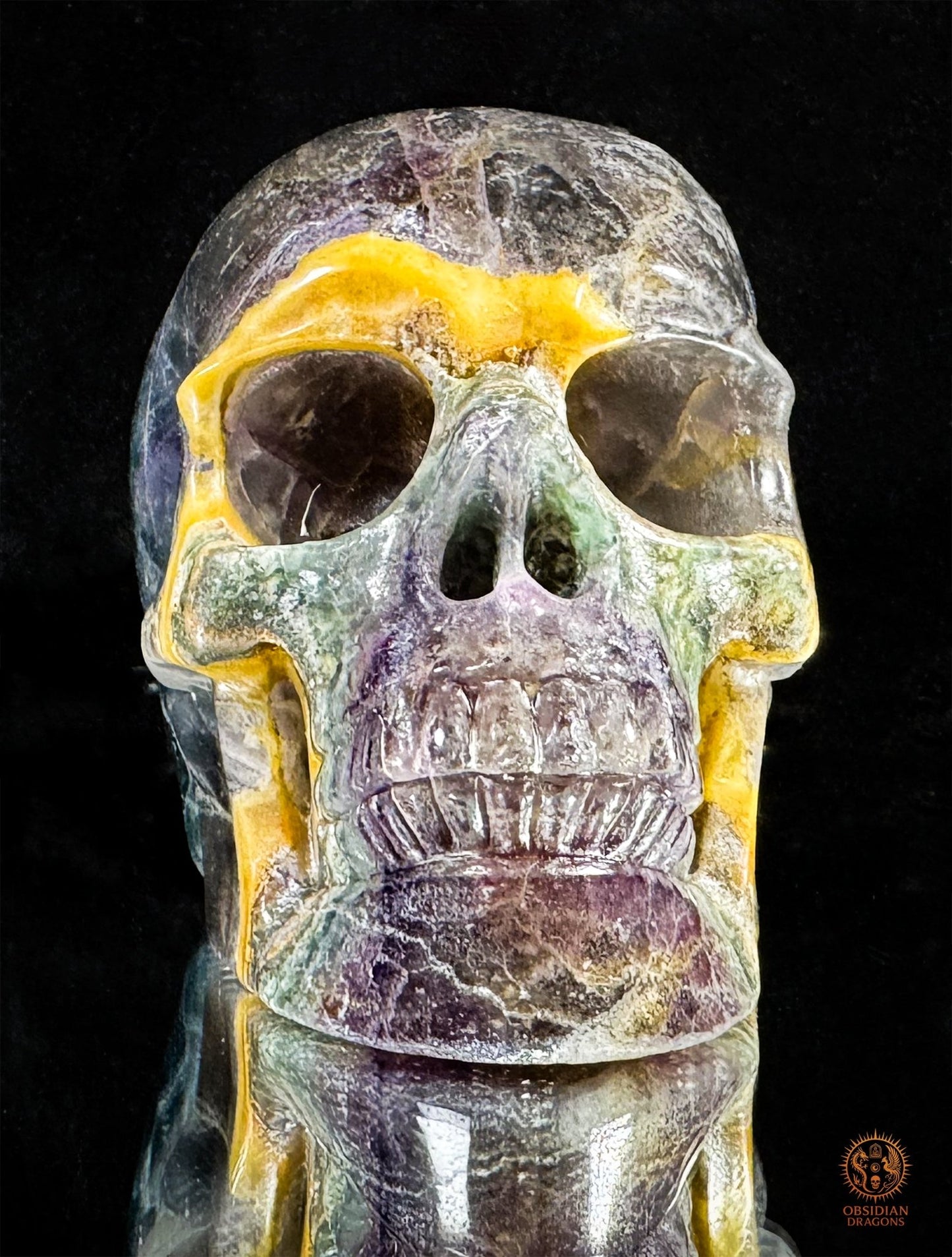 Crâne de Cristal en Fluorite Multicolore – Axe de Lumière | obsidian dragons