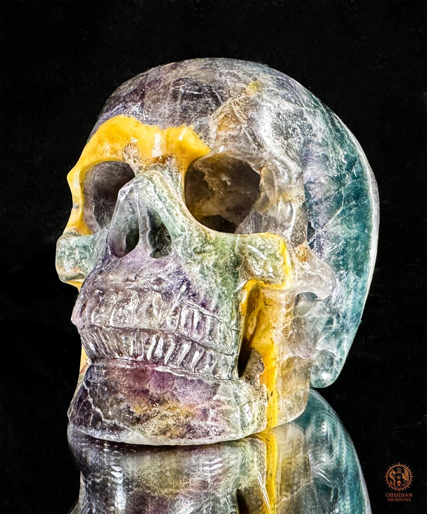Crâne de Cristal en Fluorite Multicolore – Axe de Lumière | obsidian dragons