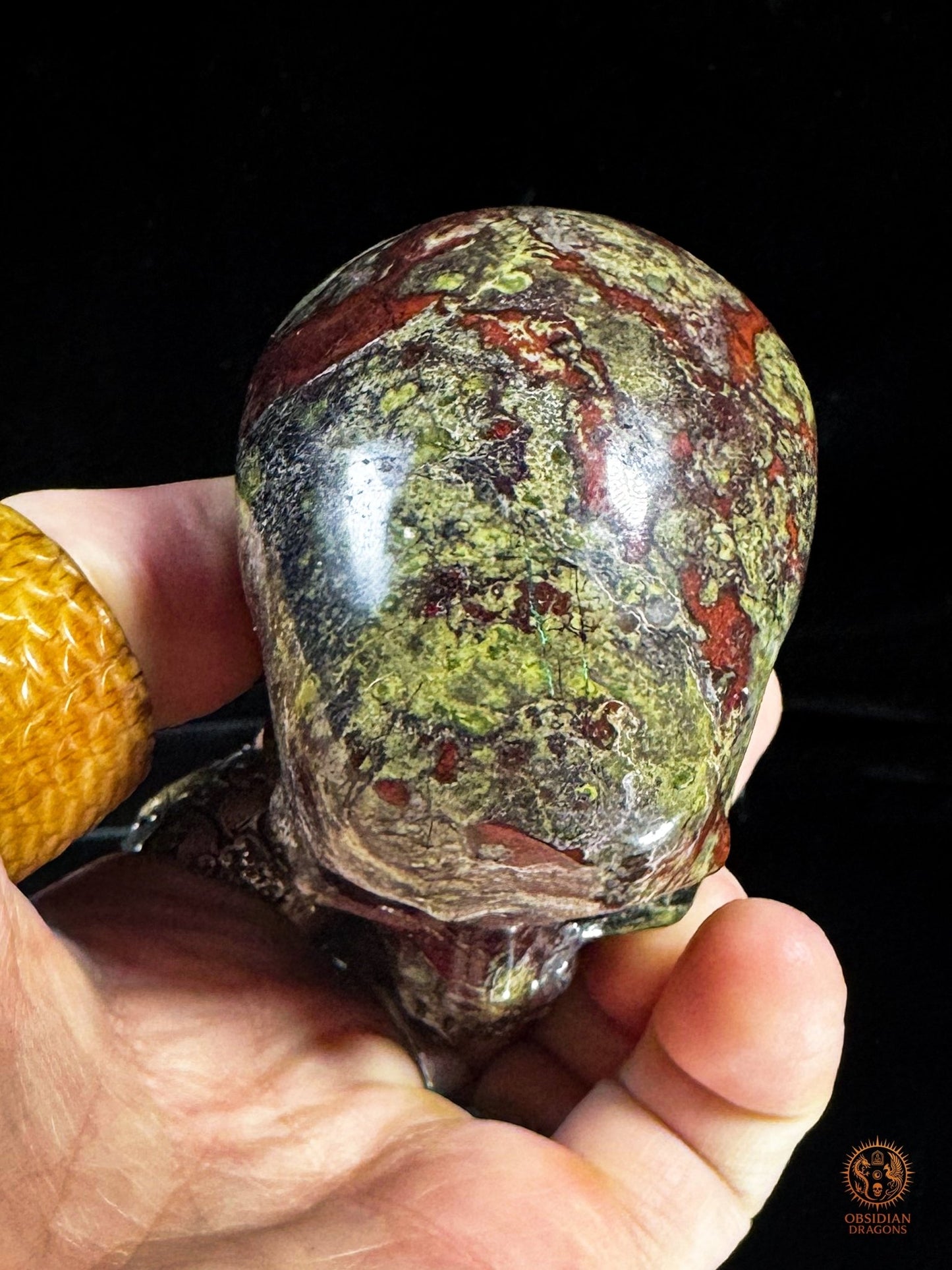 Crâne en Jaspe Sang de Dragon – Sculpture Artisanale