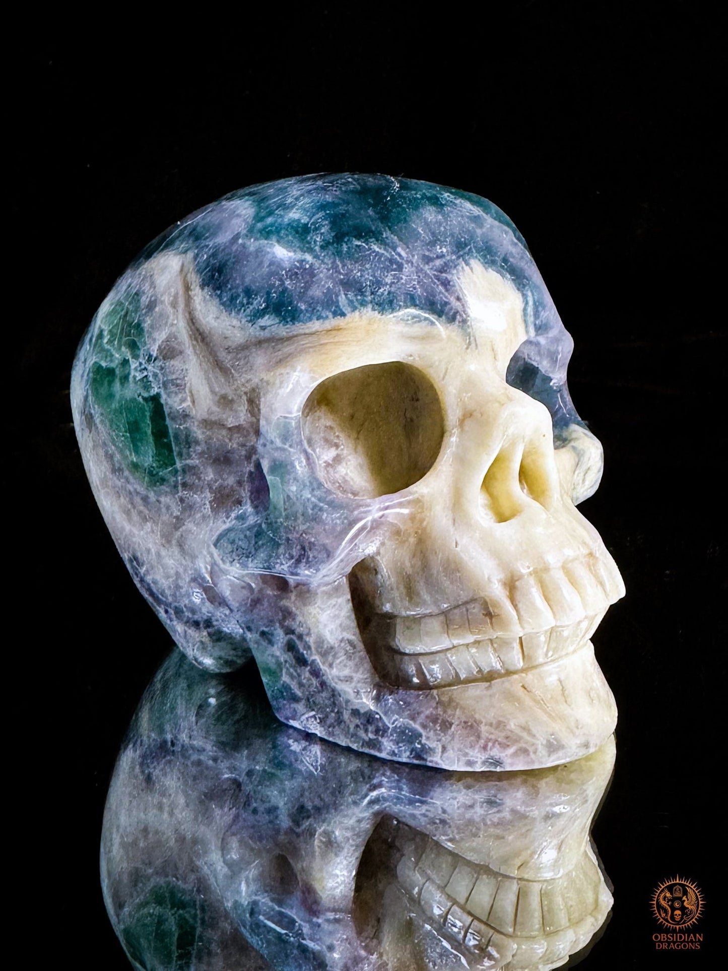 Crâne en fluorite & calcite - Sculpture minérale rare | obsidian dragons