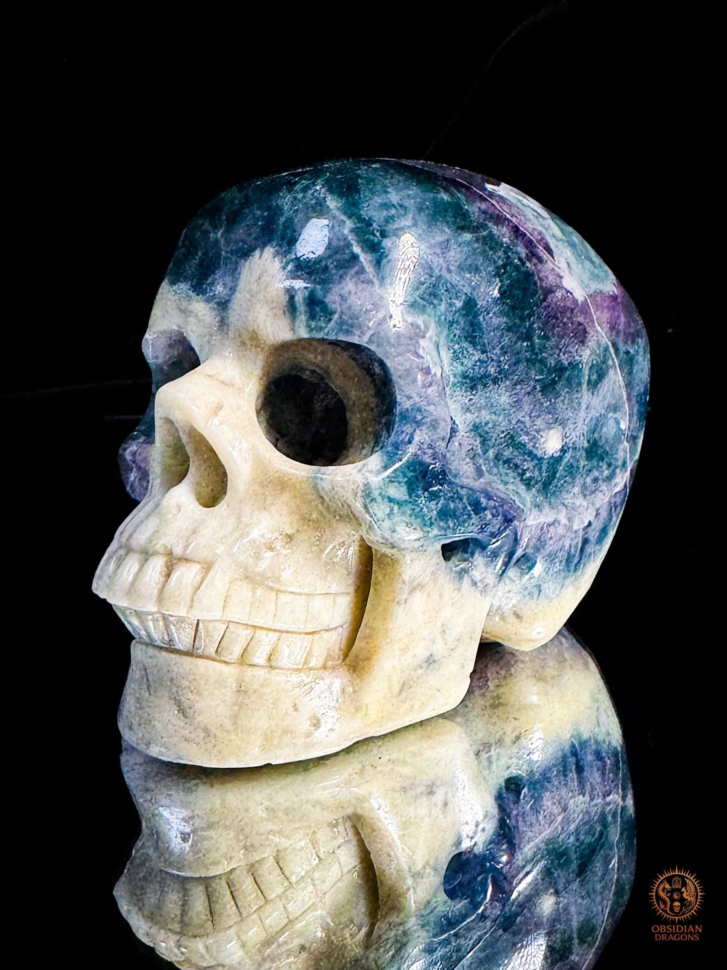 Crâne en fluorite & calcite - Sculpture minérale rare | obsidian dragons