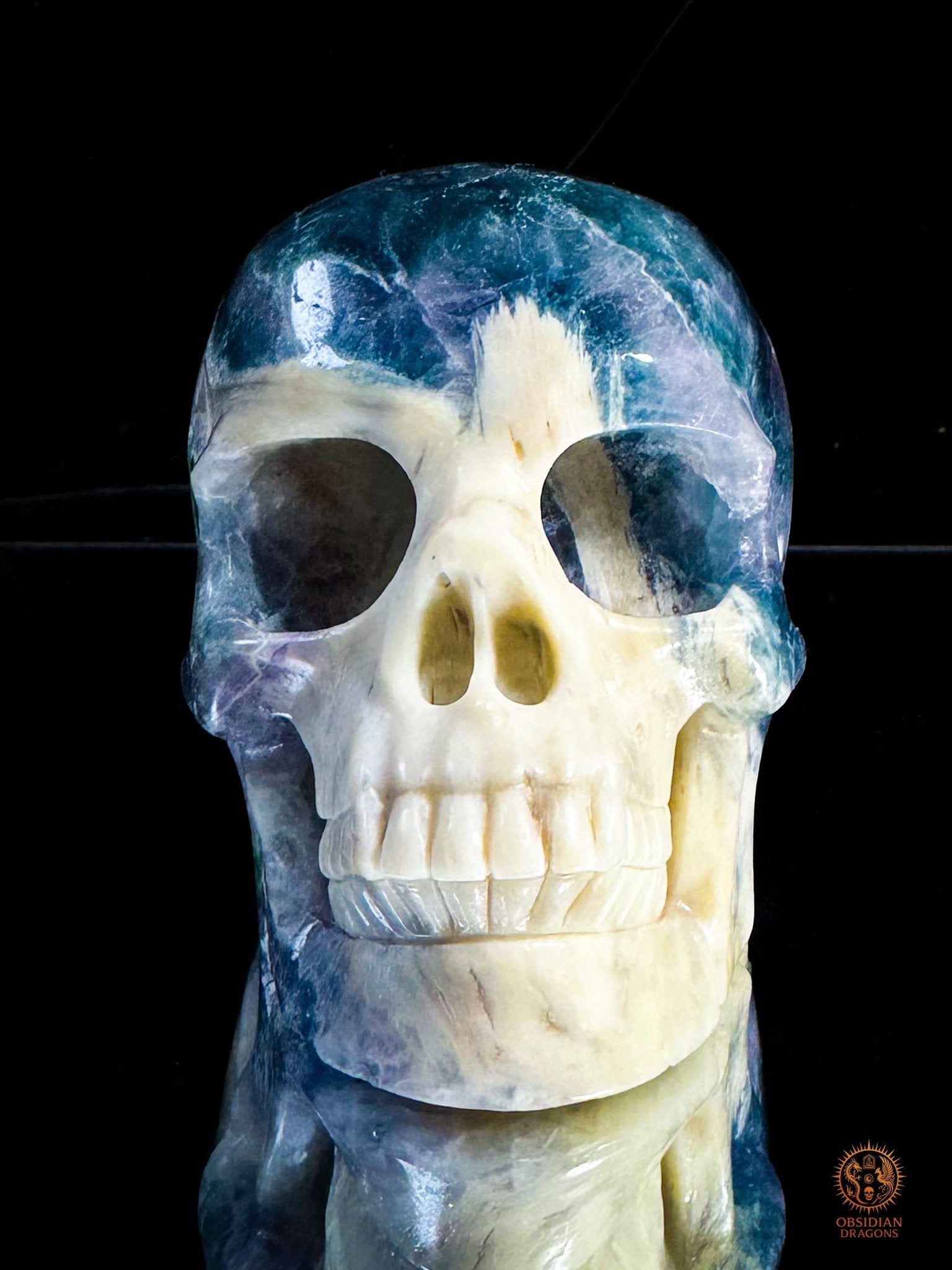 Crâne en fluorite & calcite - Sculpture minérale rare | obsidian dragons