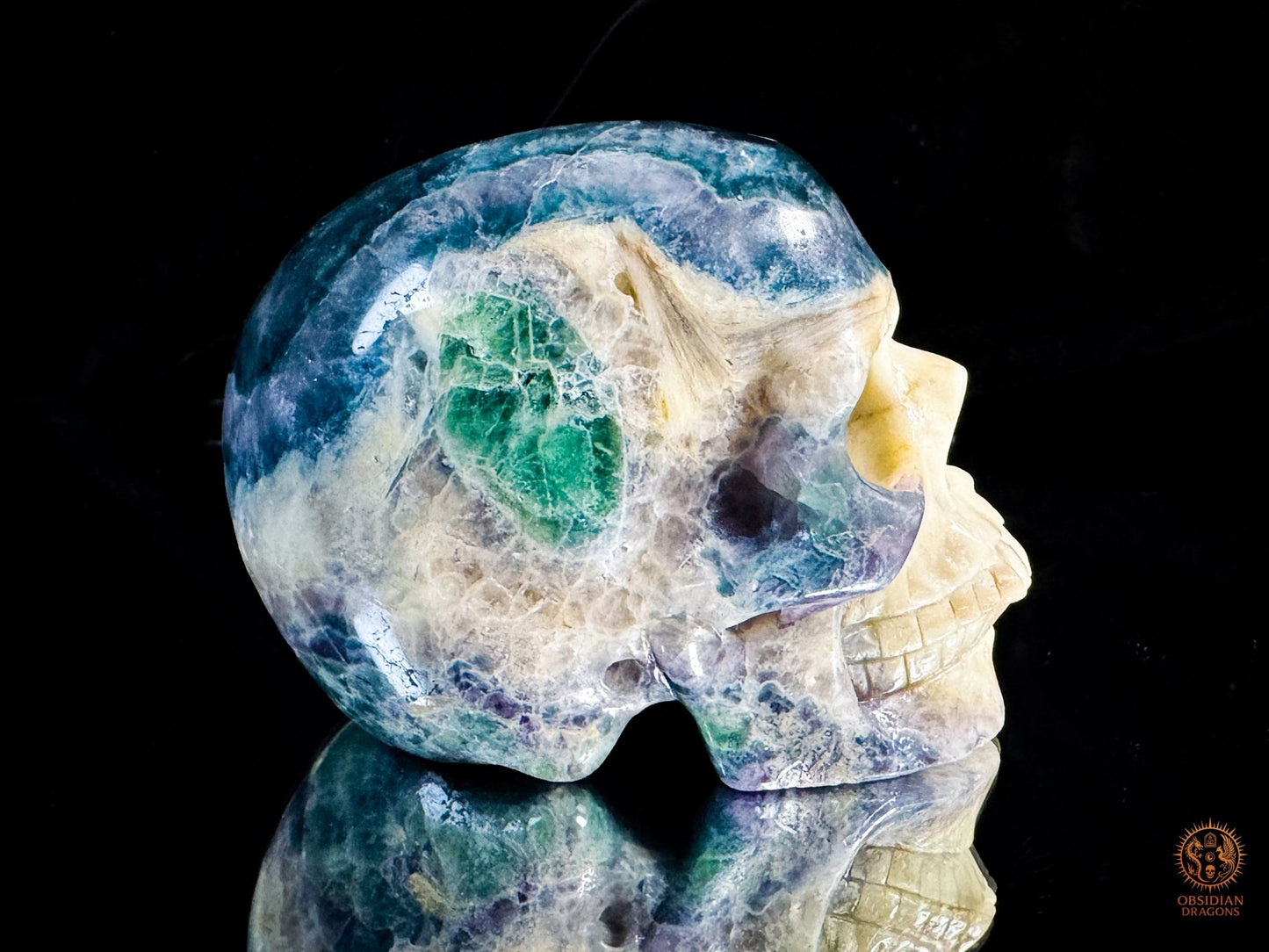 Crâne en fluorite & calcite - Sculpture minérale rare | obsidian dragons