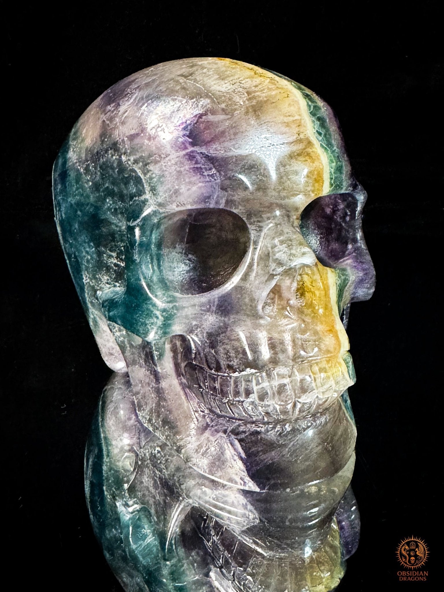 Crâne en fluorite arc-en-ciel – Crâne de cristal rare | obsidian dragons