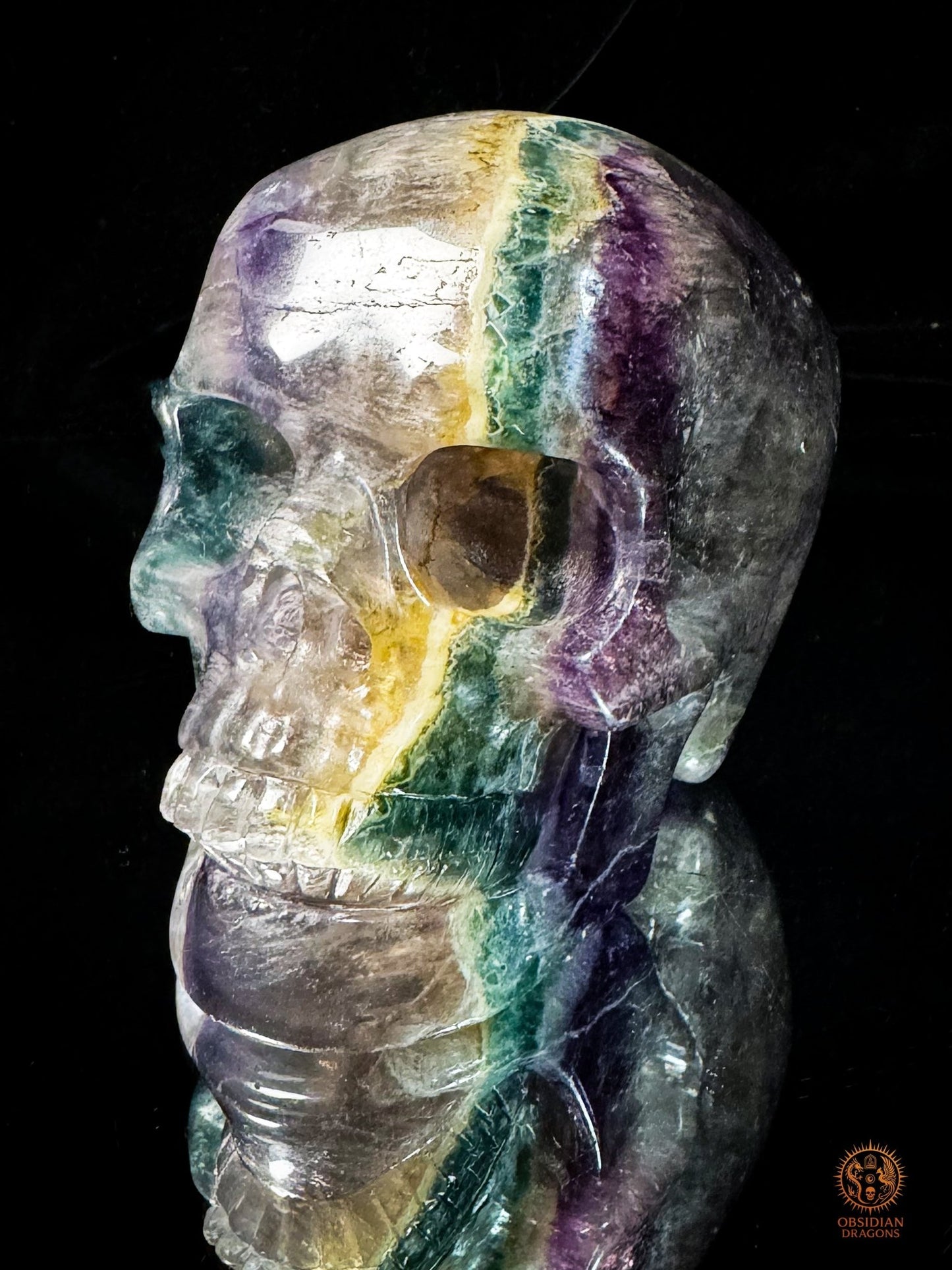 Crâne en fluorite arc-en-ciel – Crâne de cristal rare | obsidian dragons