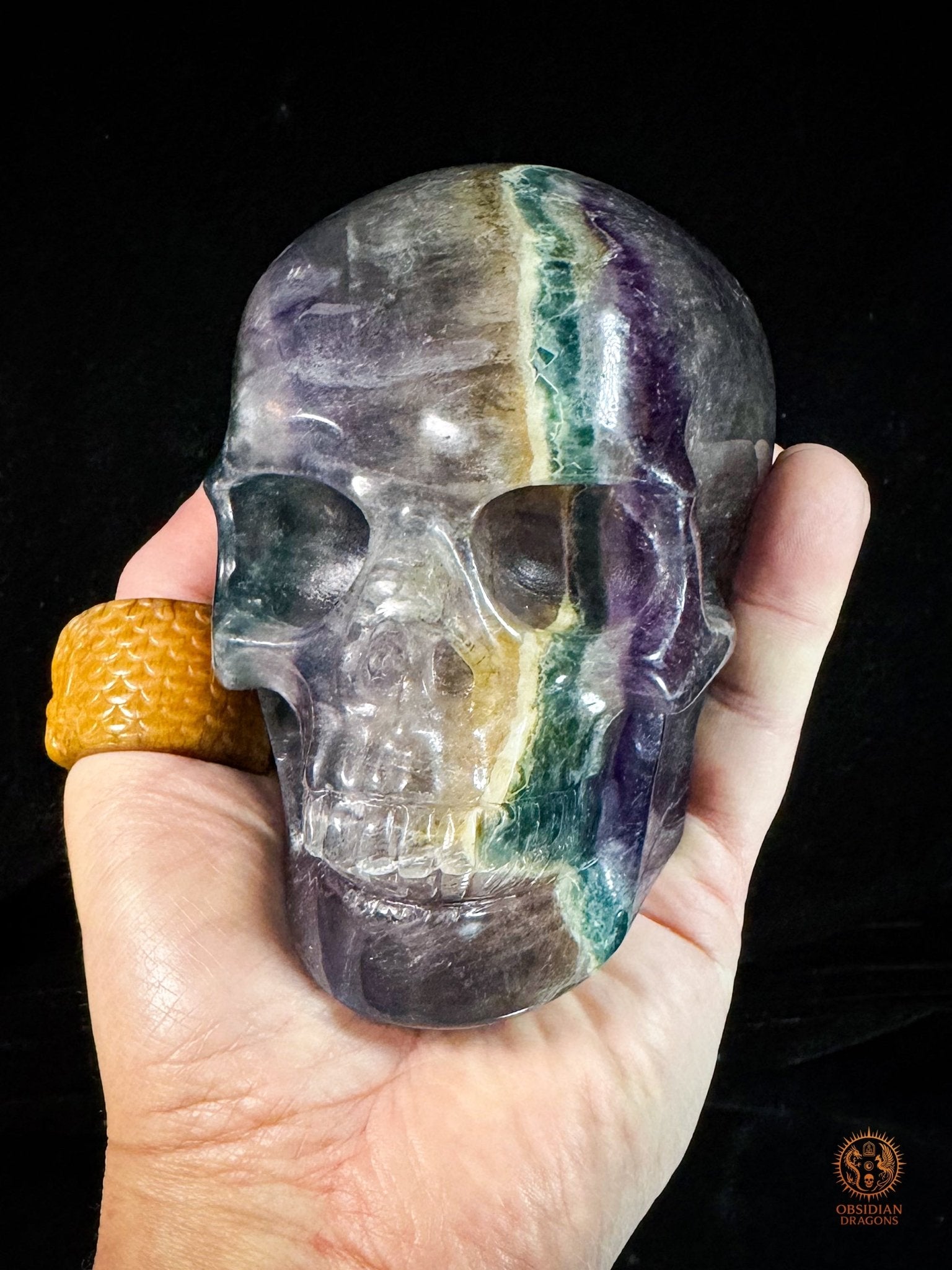 Crâne en fluorite arc-en-ciel – Crâne de cristal rare | obsidian dragons