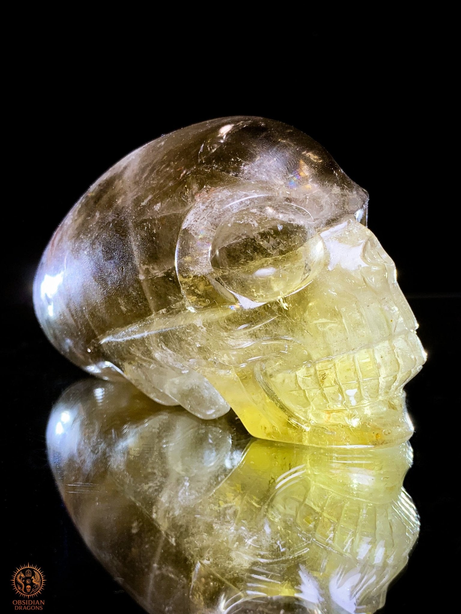 Crâne de Cristal Alien en Quartz Fumé – Reflets Arc-en-Ciel | obsidian dragons
