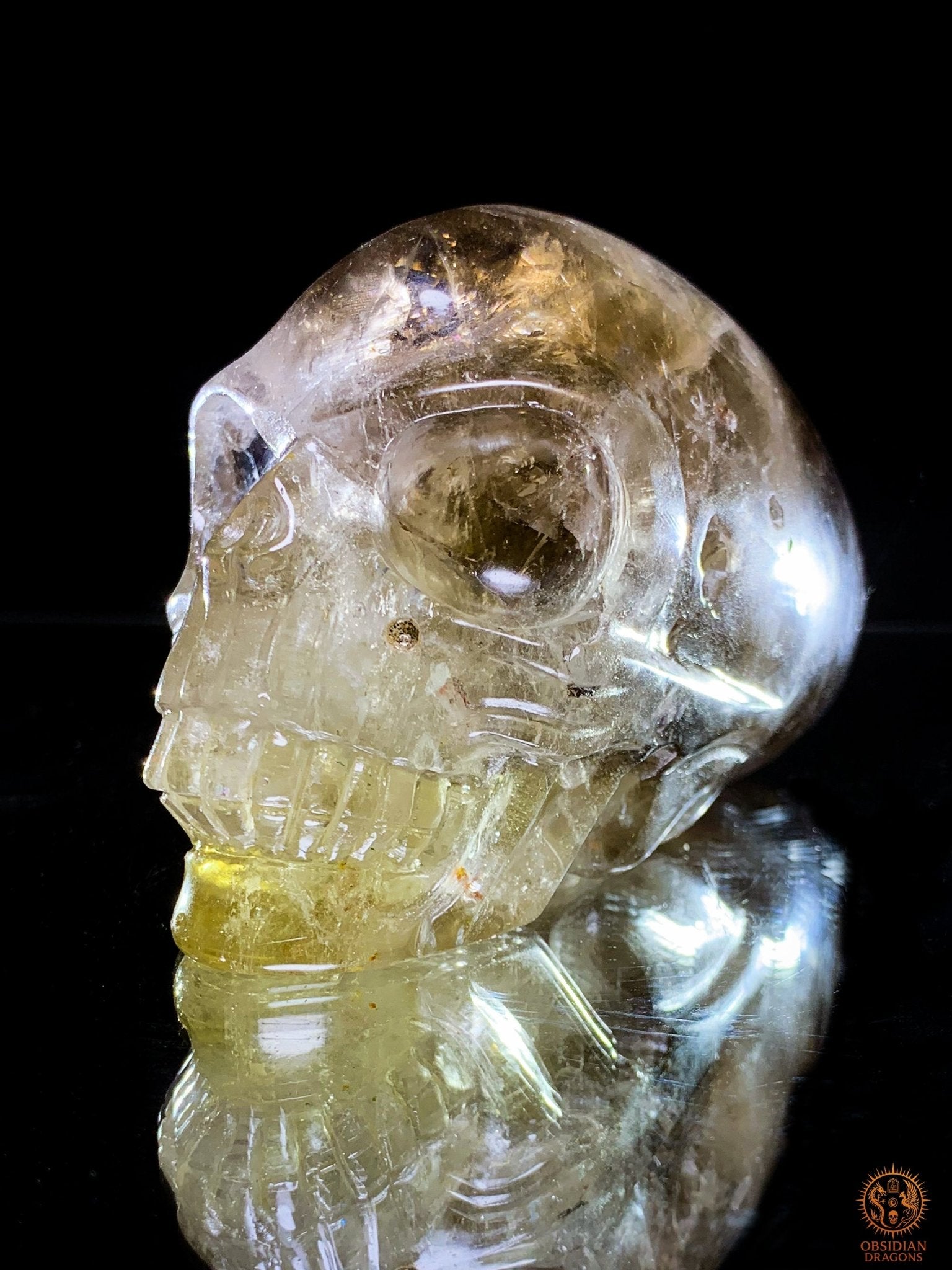 Crâne de Cristal Alien en Quartz Fumé – Reflets Arc-en-Ciel | obsidian dragons