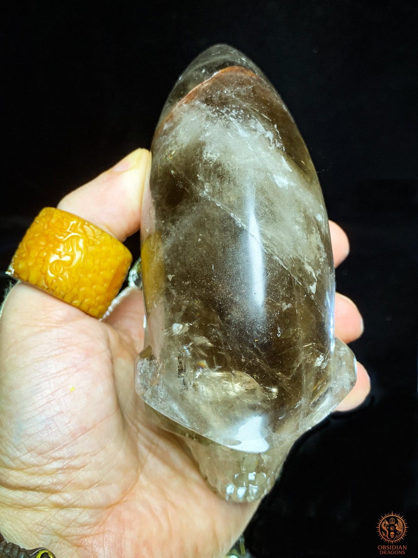Crâne de Cristal Alien en Quartz Fumé – Reflets Arc-en-Ciel