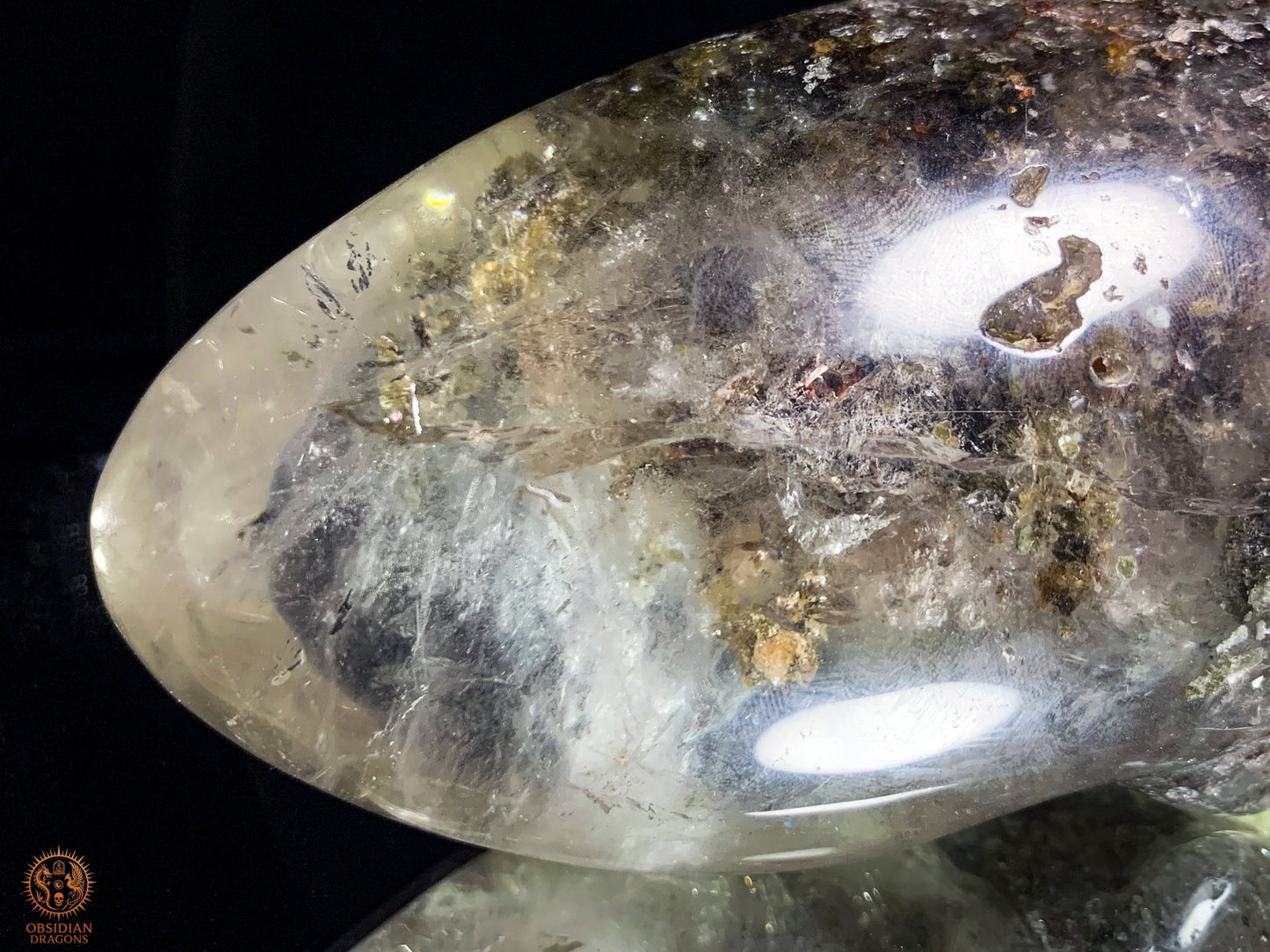 Crâne de Cristal Alien en Quartz Lodolite – Piliers Cosmiques