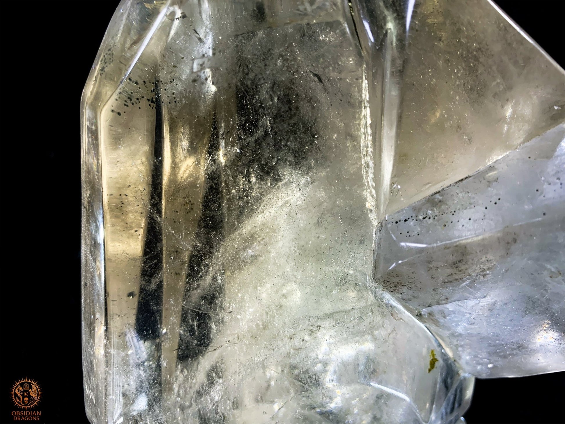 Crâne de Cristal - Quartz naturel Sculpté et Volumes Bruts | obsidian dragons