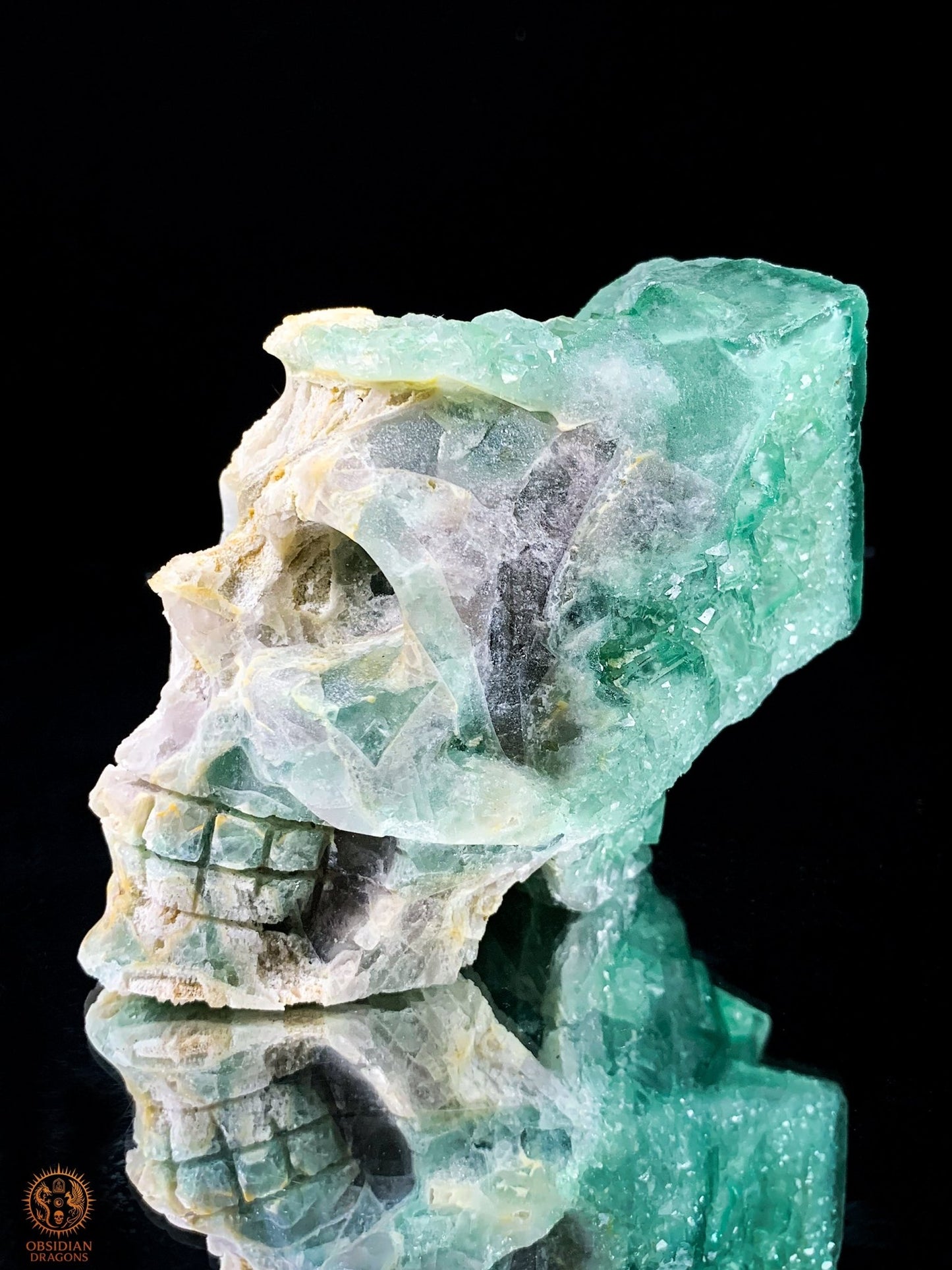 Crâne de Cristal en Fluorite Verte Brute – Clarté & Énergie