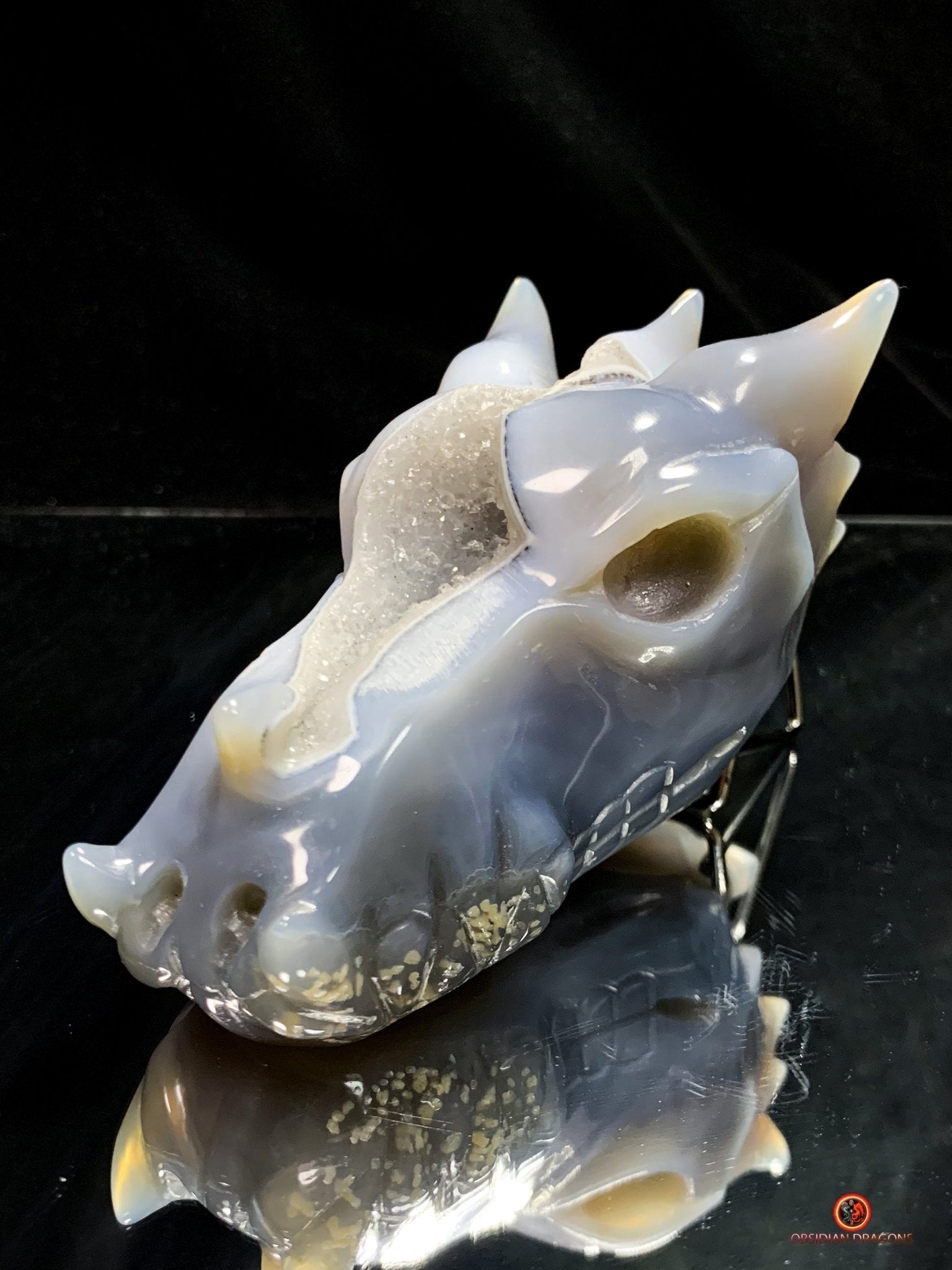 Crâne de Dragon en Géode de Quartz – Éveil et Protection | obsidian dragons
