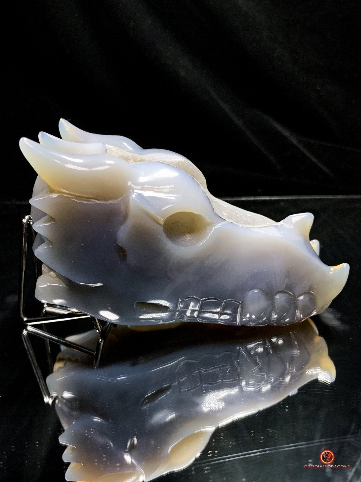 Crâne de Dragon en Géode de Quartz – Éveil et Protection | obsidian dragons
