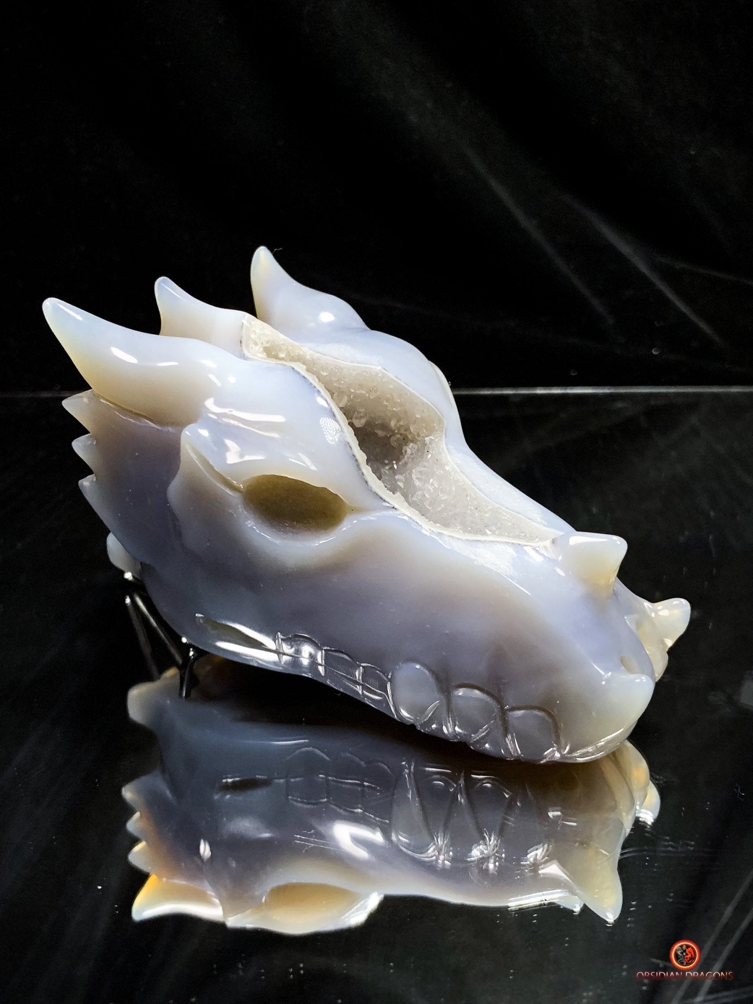 Crâne de Dragon en Géode de Quartz – Éveil et Protection | obsidian dragons