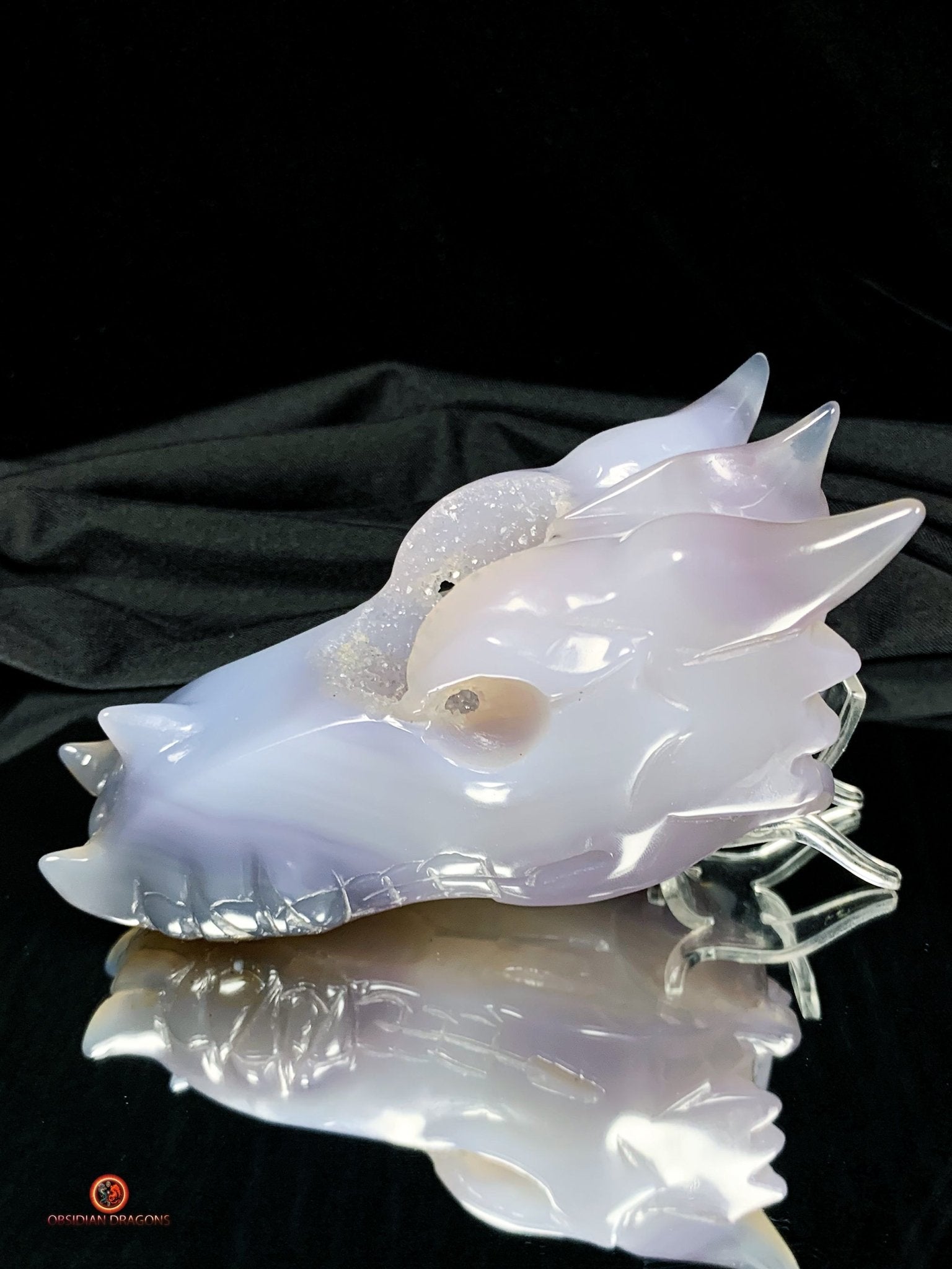 Crâne de Dragon en Géode de Quartz – Harmonie Spirituelle | obsidian dragons