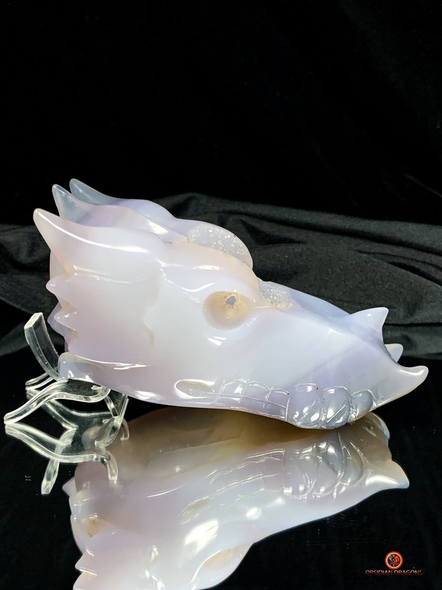 Crâne de Dragon en Géode de Quartz – Harmonie Spirituelle | obsidian dragons