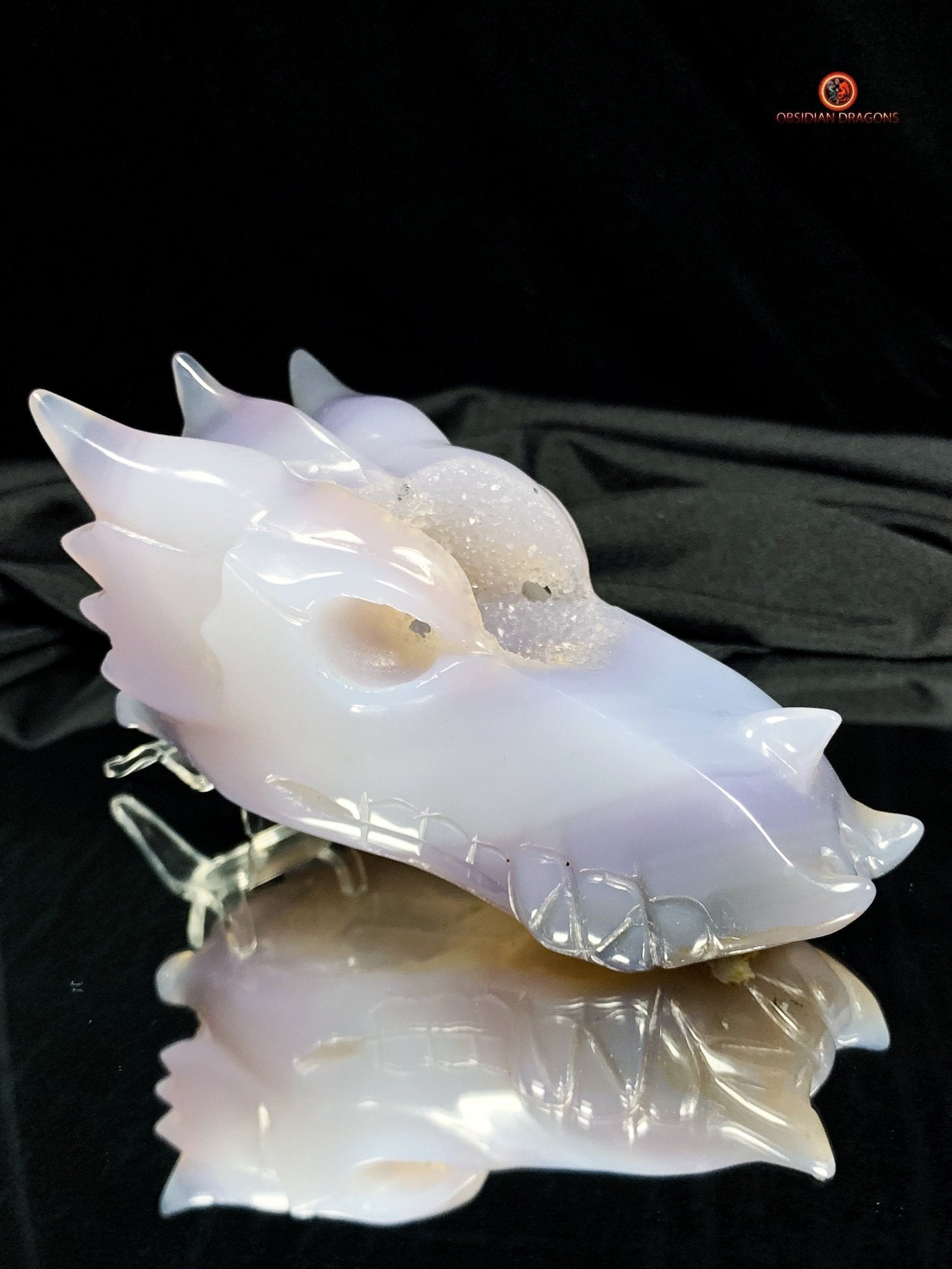 Crâne de Dragon en Géode de Quartz – Harmonie Spirituelle | obsidian dragons