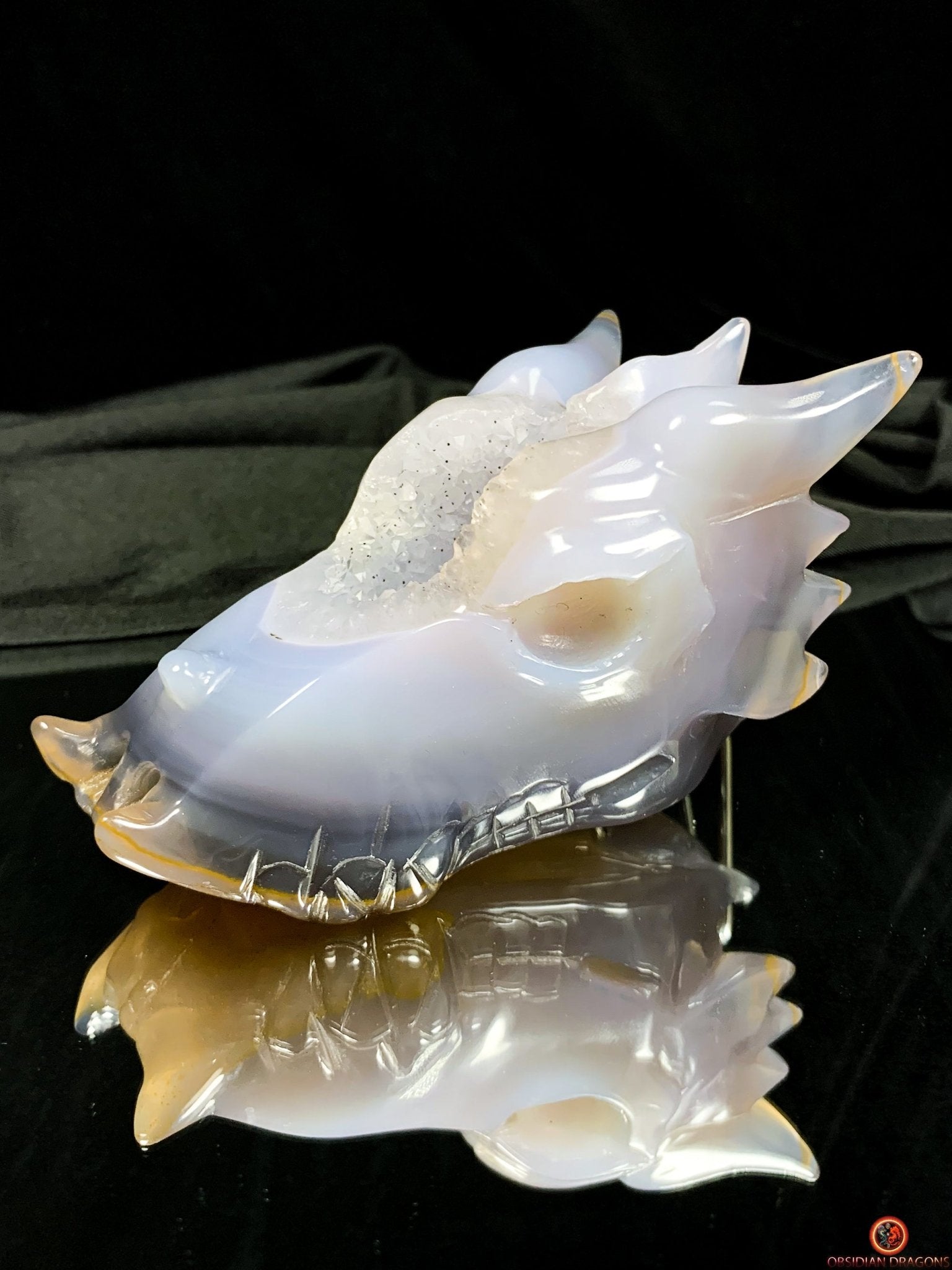 Crâne de Dragon en Géode de Quartz - Mystique Draconique | obsidian dragons