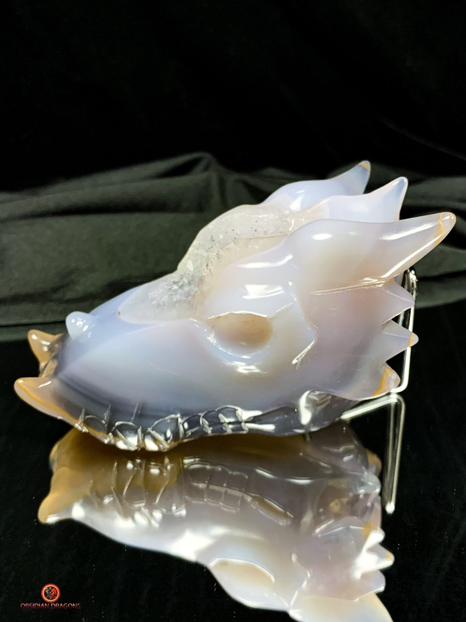 Crâne de Dragon en Géode de Quartz - Mystique Draconique | obsidian dragons