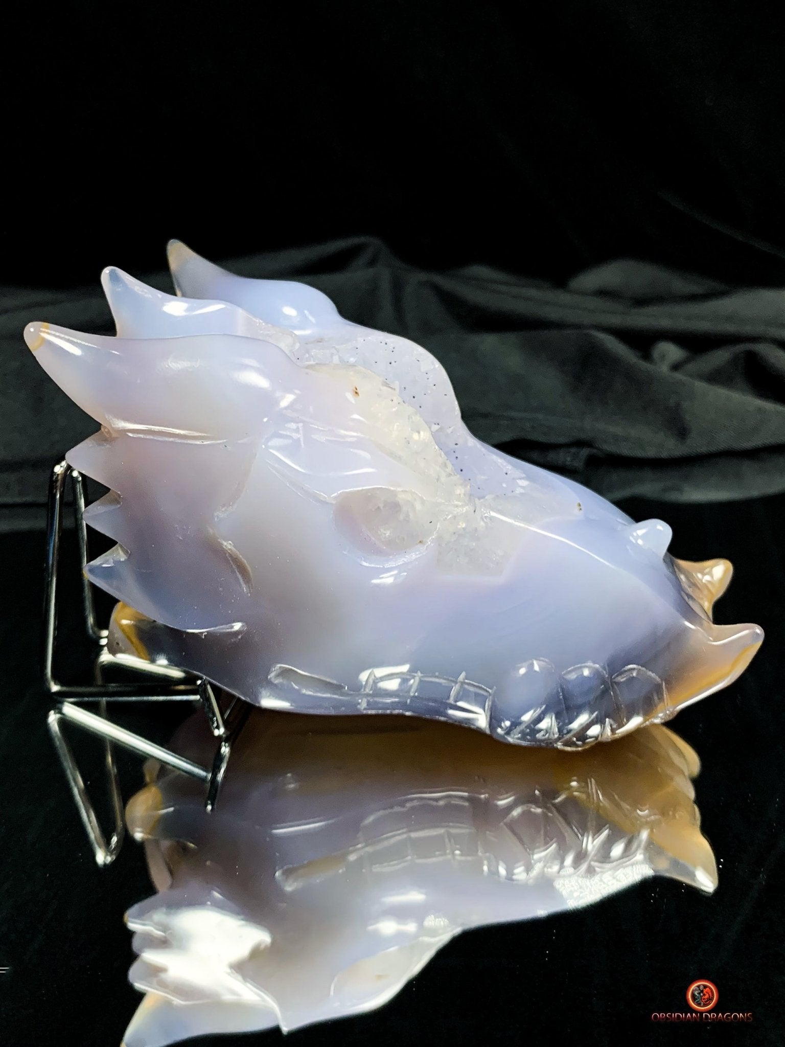 Crâne de Dragon en Géode de Quartz - Mystique Draconique | obsidian dragons
