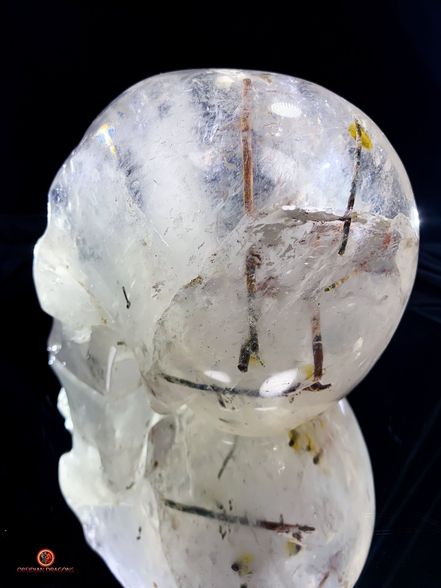 Crâne de cristal de roche à inclusions de tourmalines | obsidian dragons