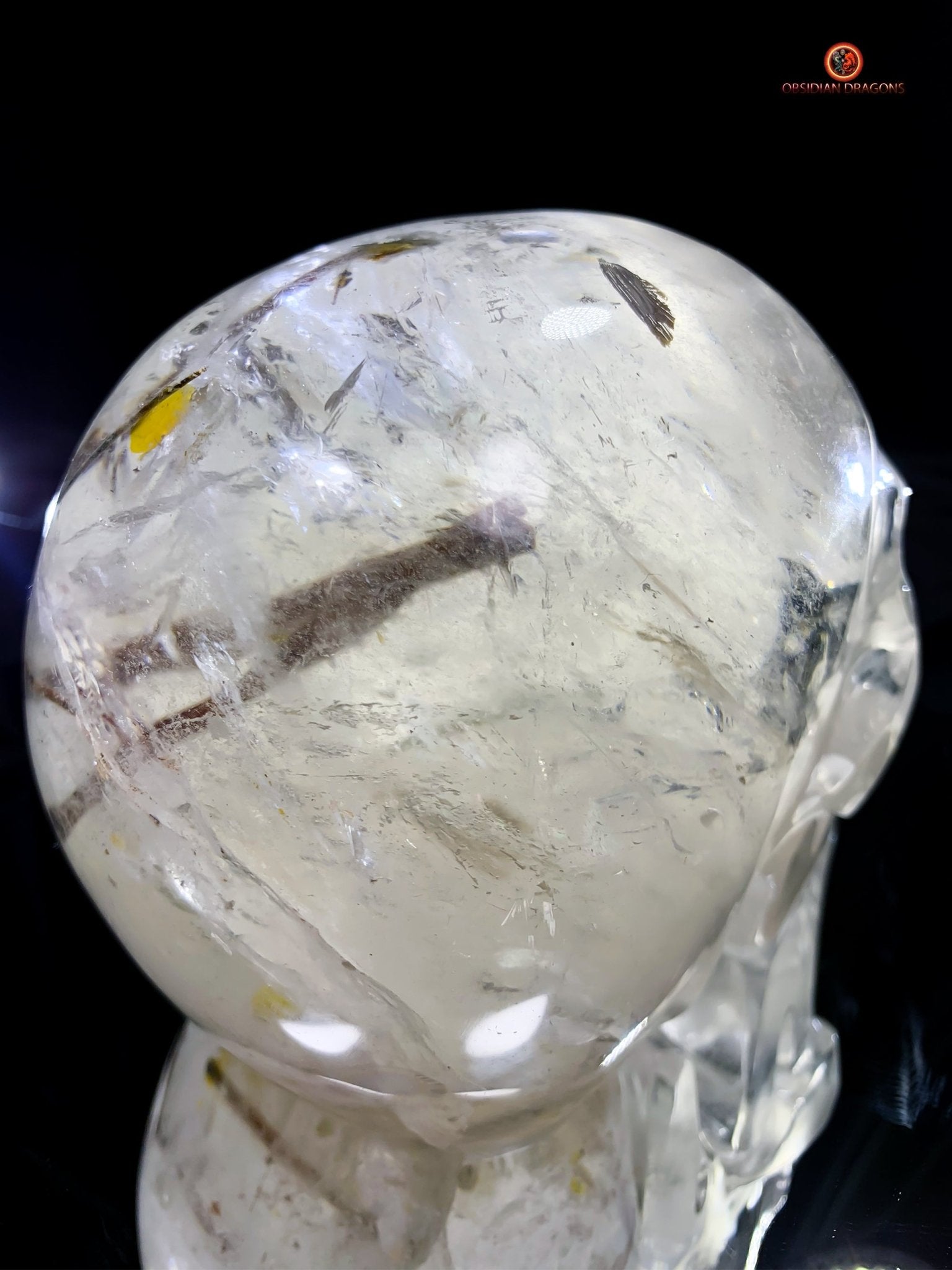Crâne de cristal de roche à inclusions de tourmalines | obsidian dragons