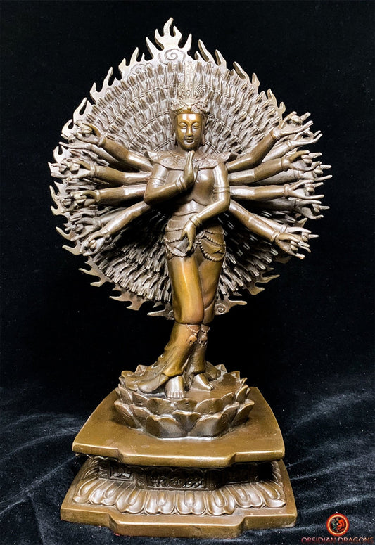 Exceptionnelle Statue de Chenrezig à 1000 Bras en Bronze | obsidian dragons