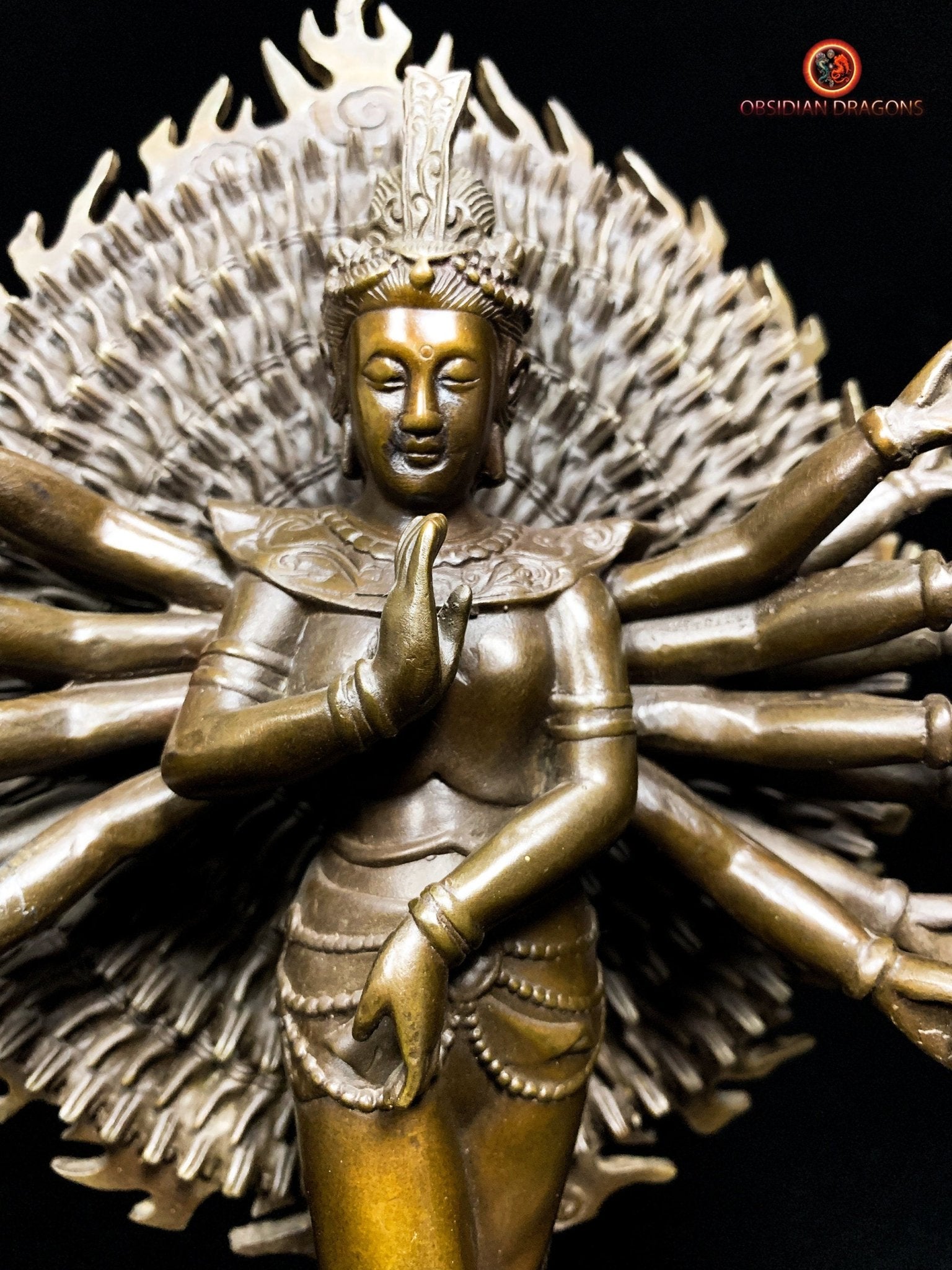 Exceptionnelle Statue de Chenrezig à 1000 Bras en Bronze | obsidian dragons